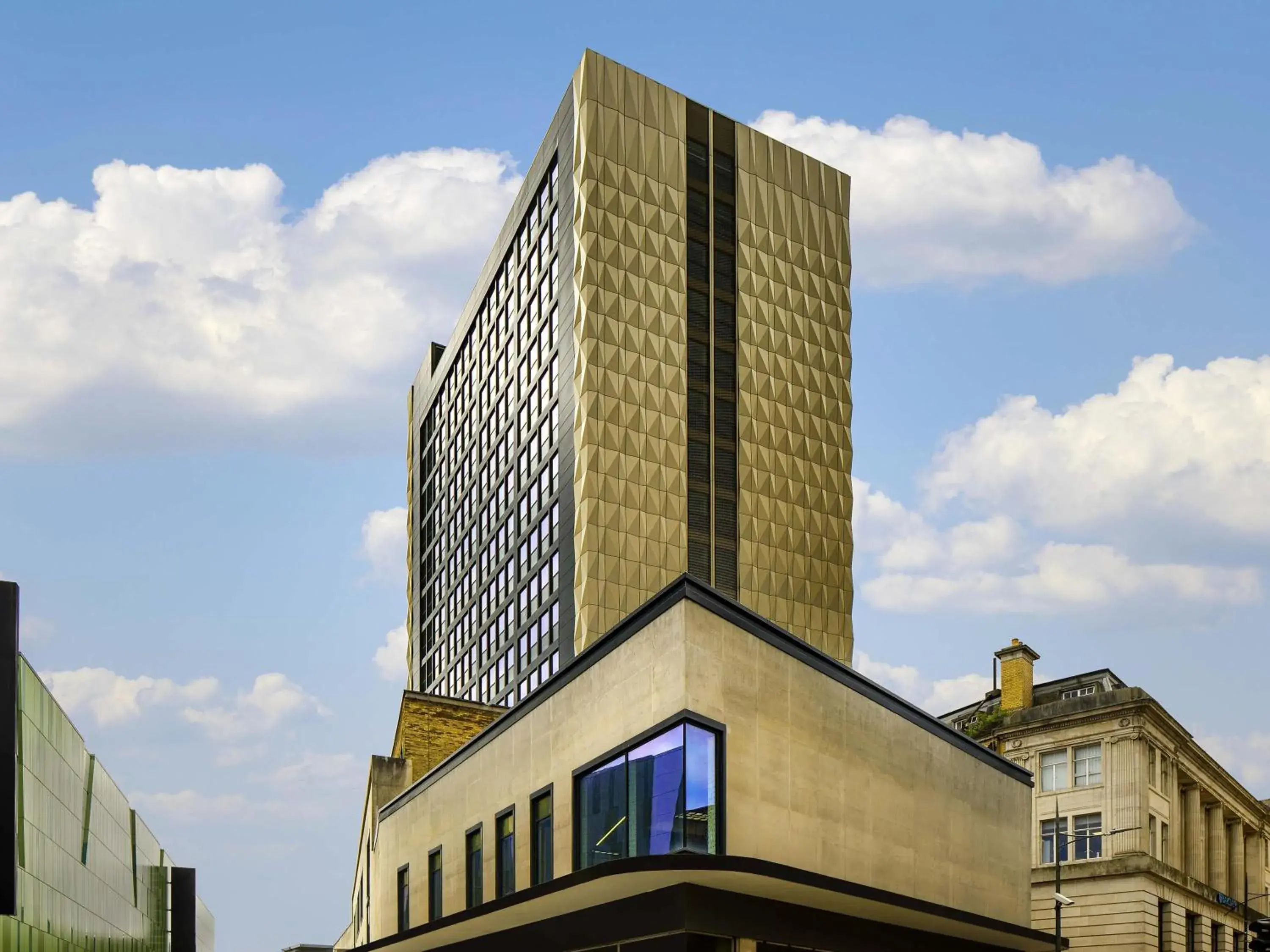 Property building in Mercure Newport Property building in Mercure Newport