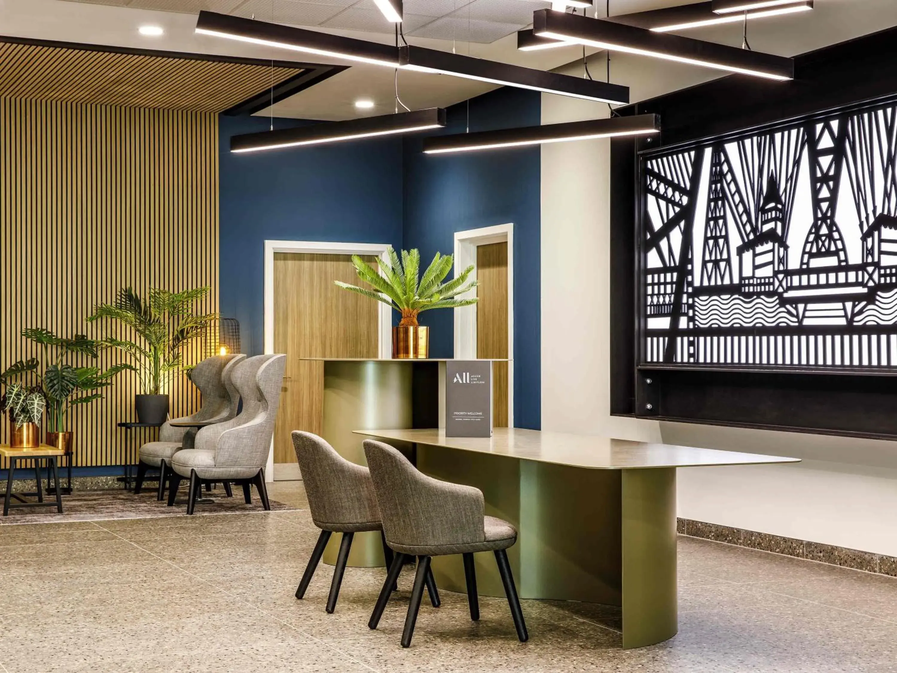 Property building in Mercure Newport Property building in Mercure Newport