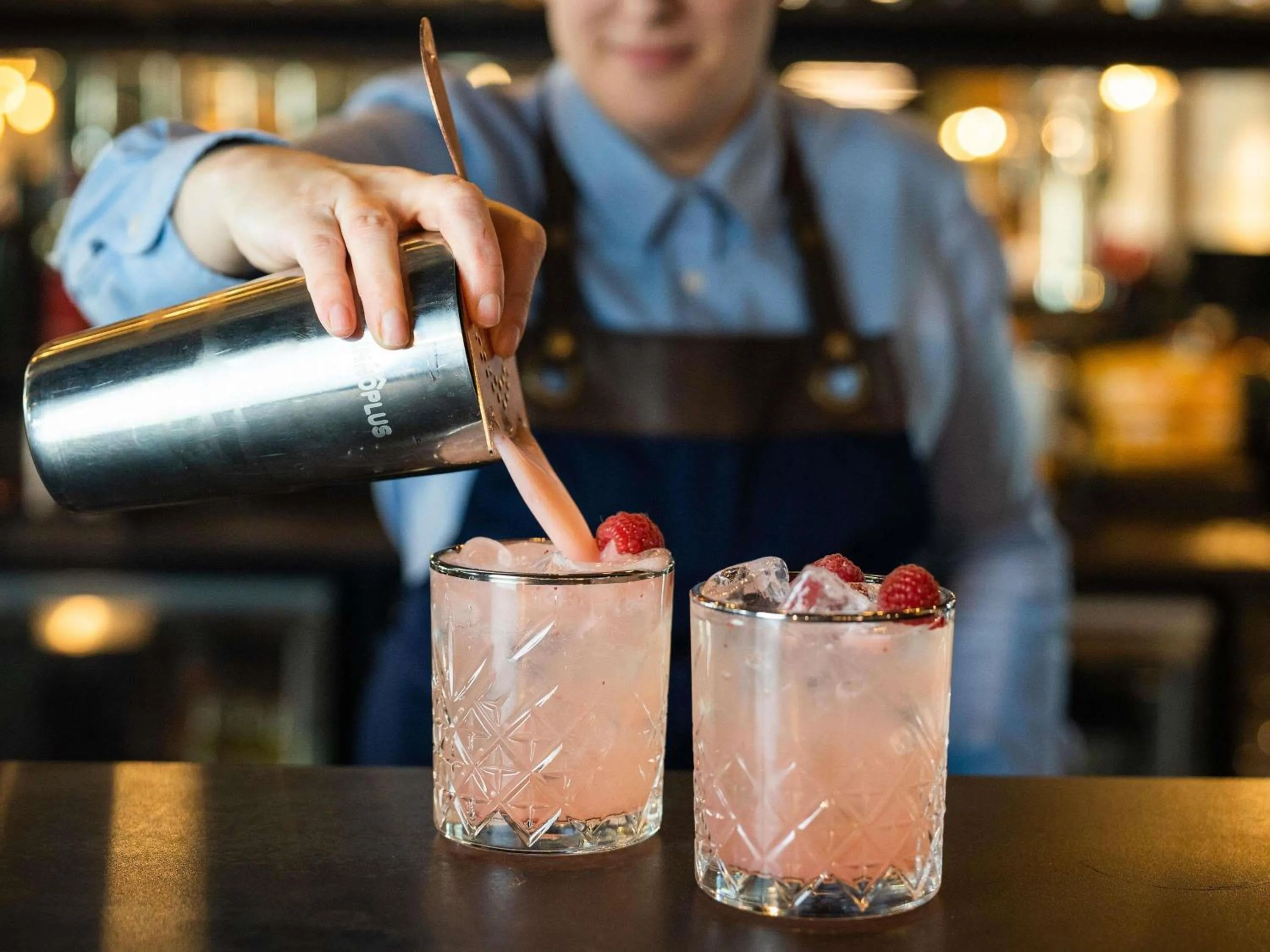 Lounge or bar in Mercure Newport