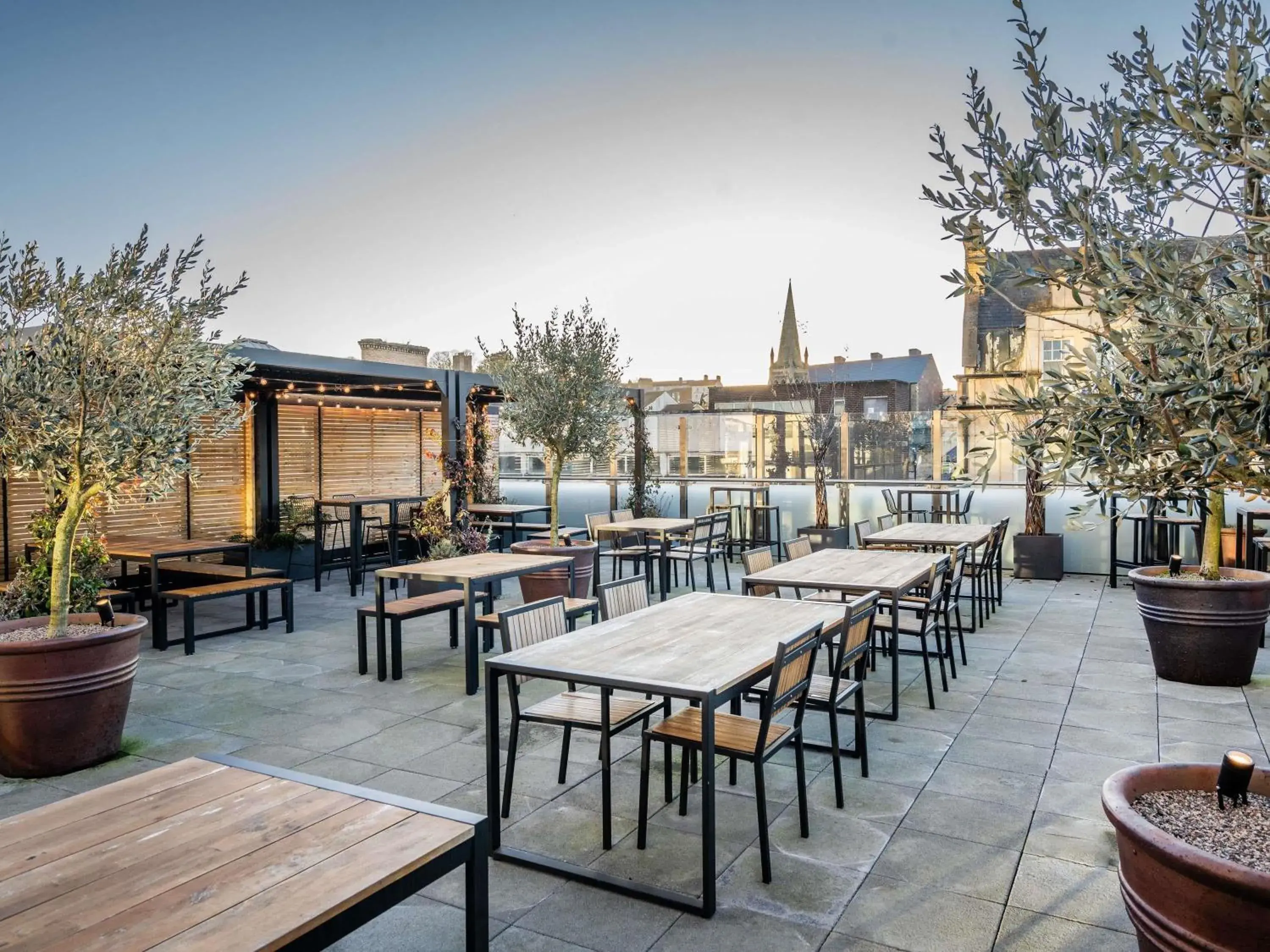 Property building in Mercure Newport Property building in Mercure Newport