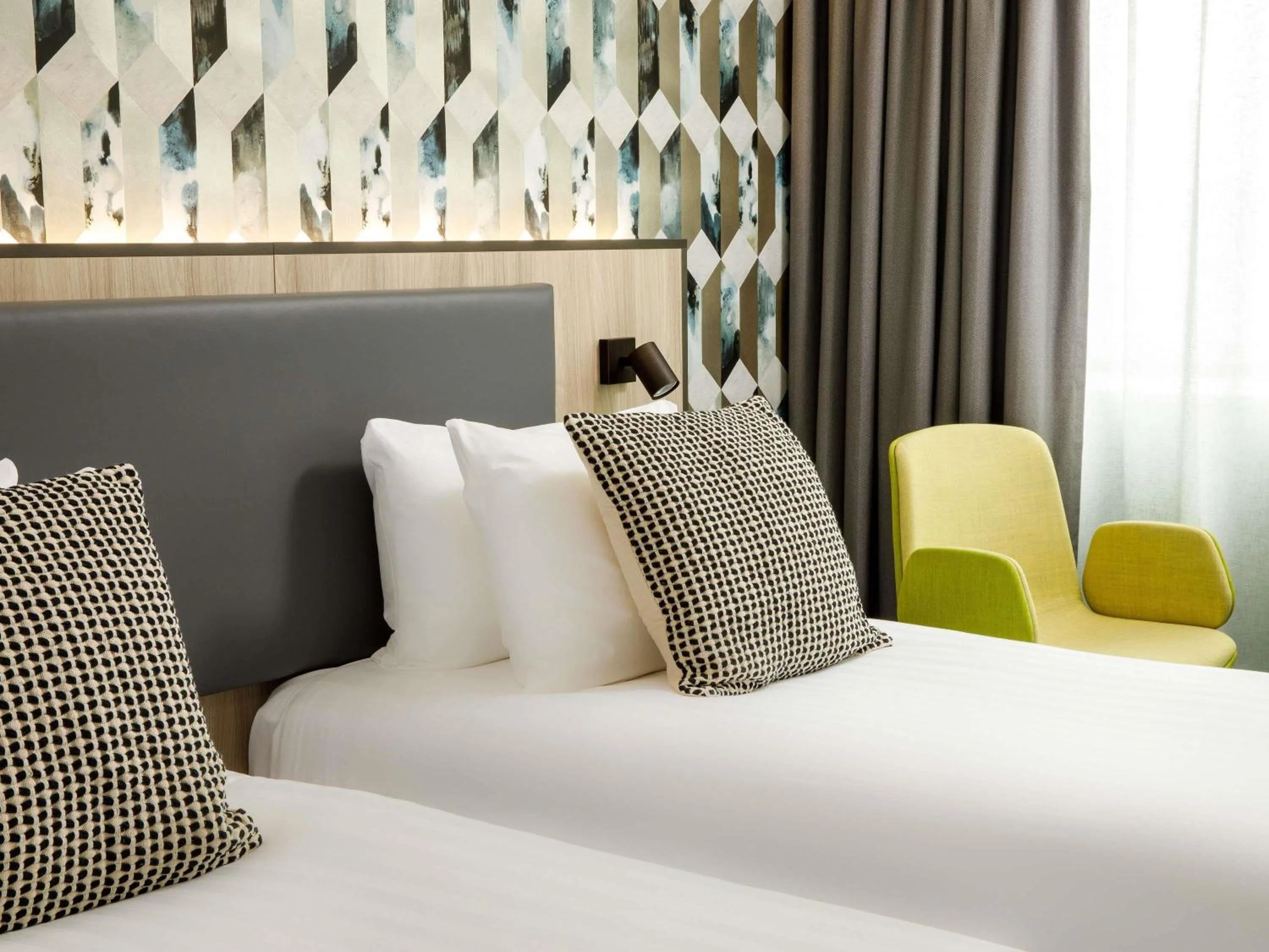 Bedroom, Bed in Mercure Newport