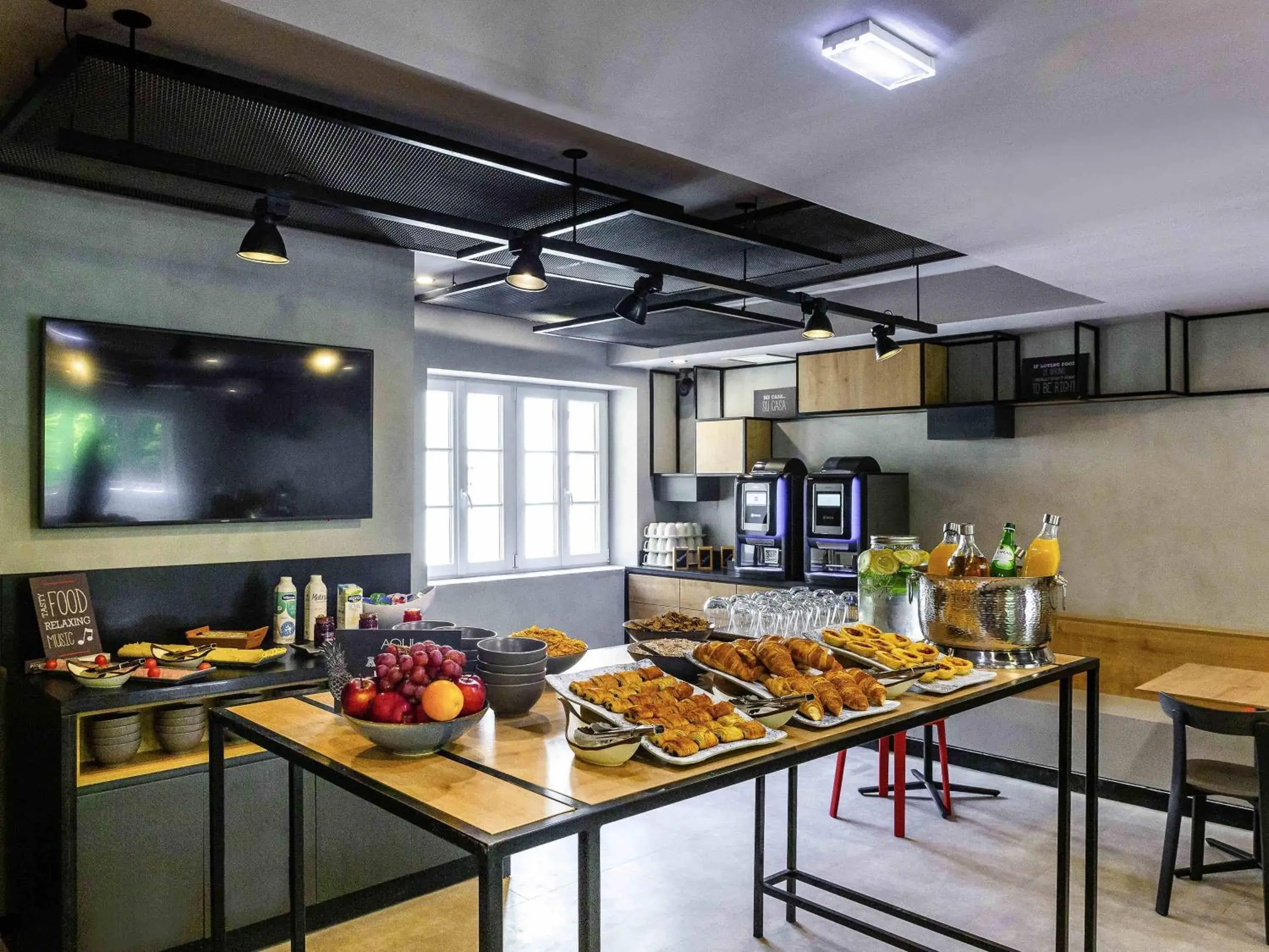 Restaurant/places to eat in ibis Porto Centro Mercado Bolhao Restaurant/places to eat in ibis Porto Centro Mercado Bolhao