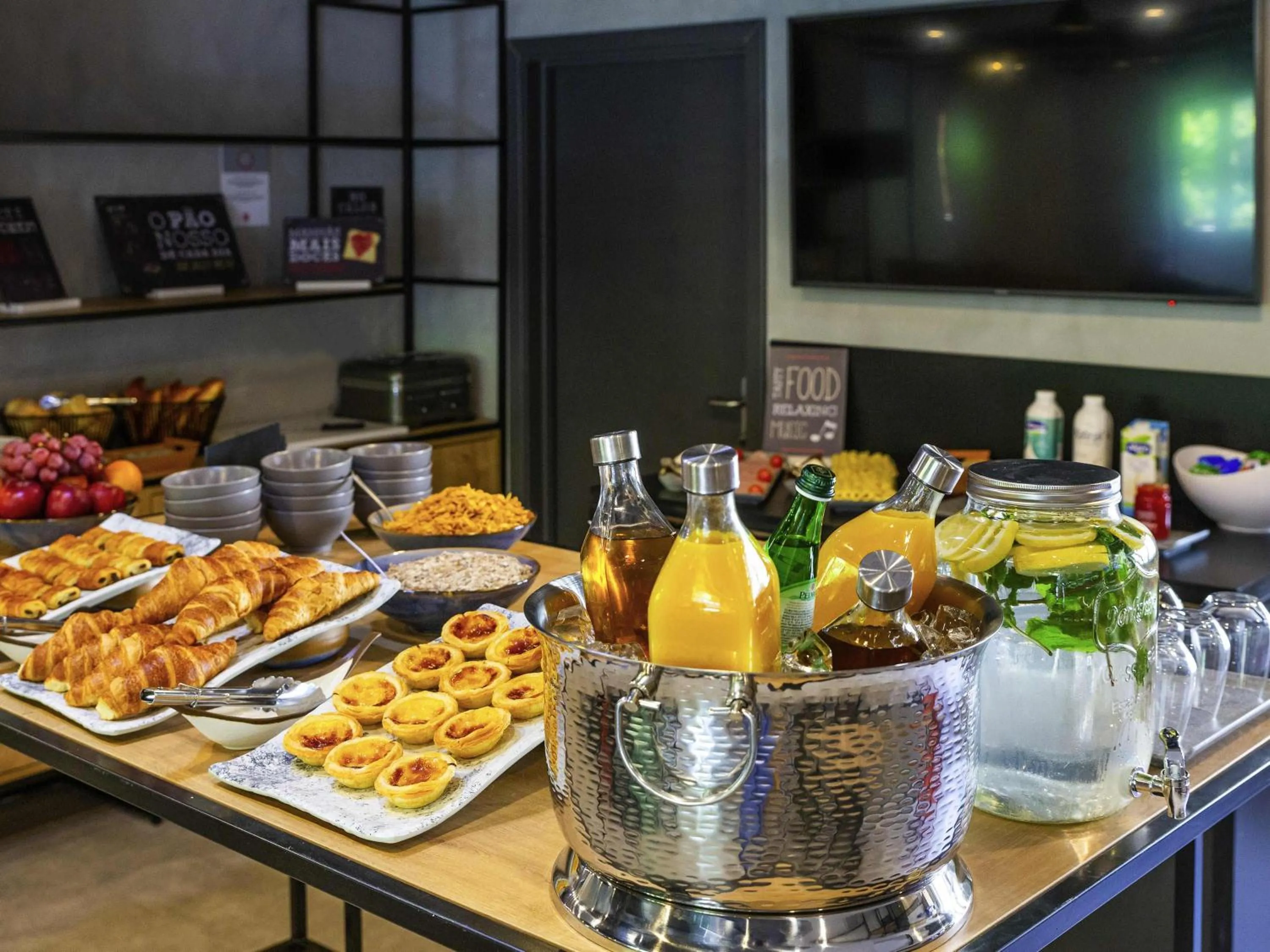 Breakfast in ibis Porto Centro Mercado Bolhao