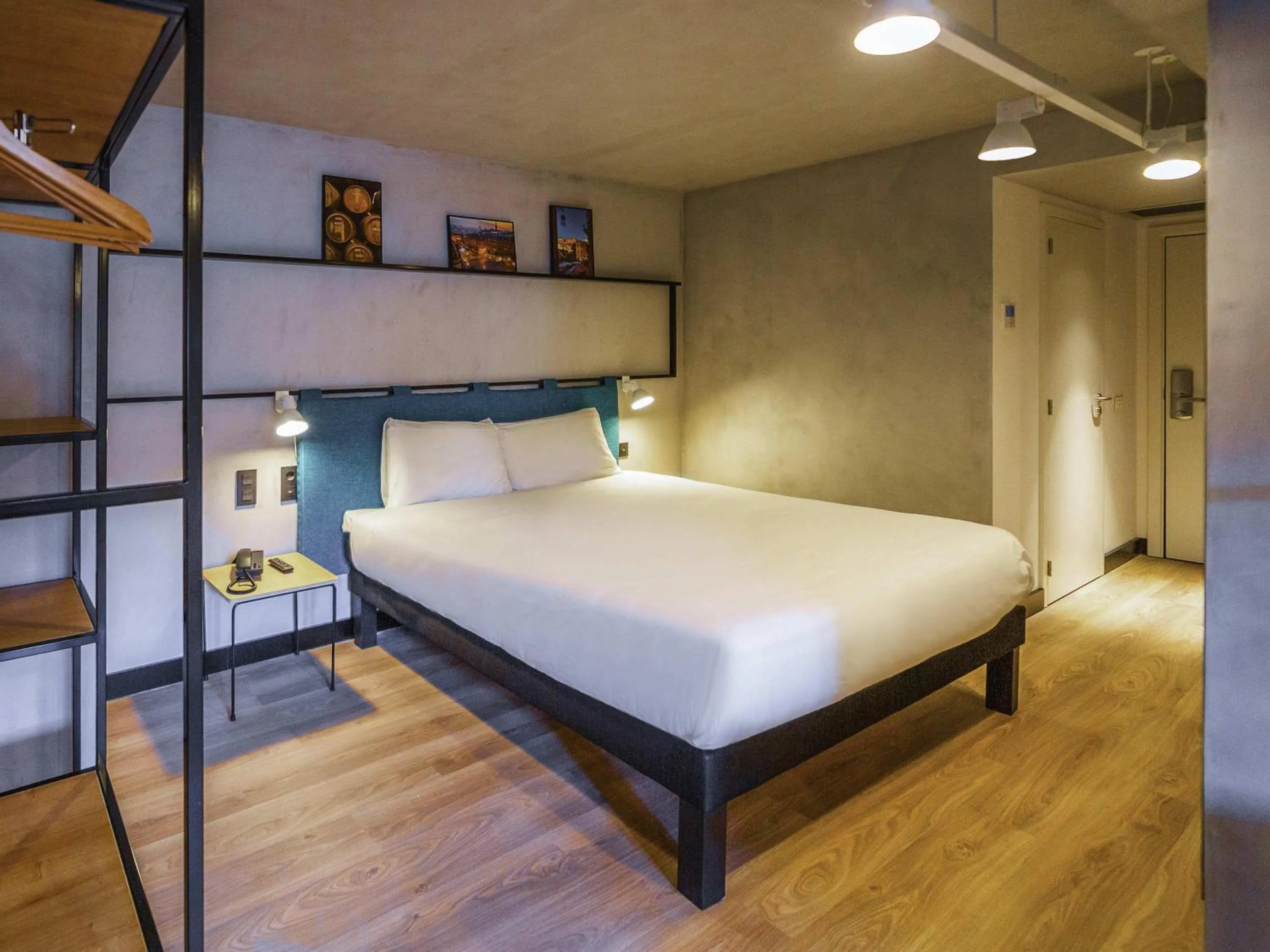 Bedroom, Bed in ibis Porto Centro Mercado Bolhao