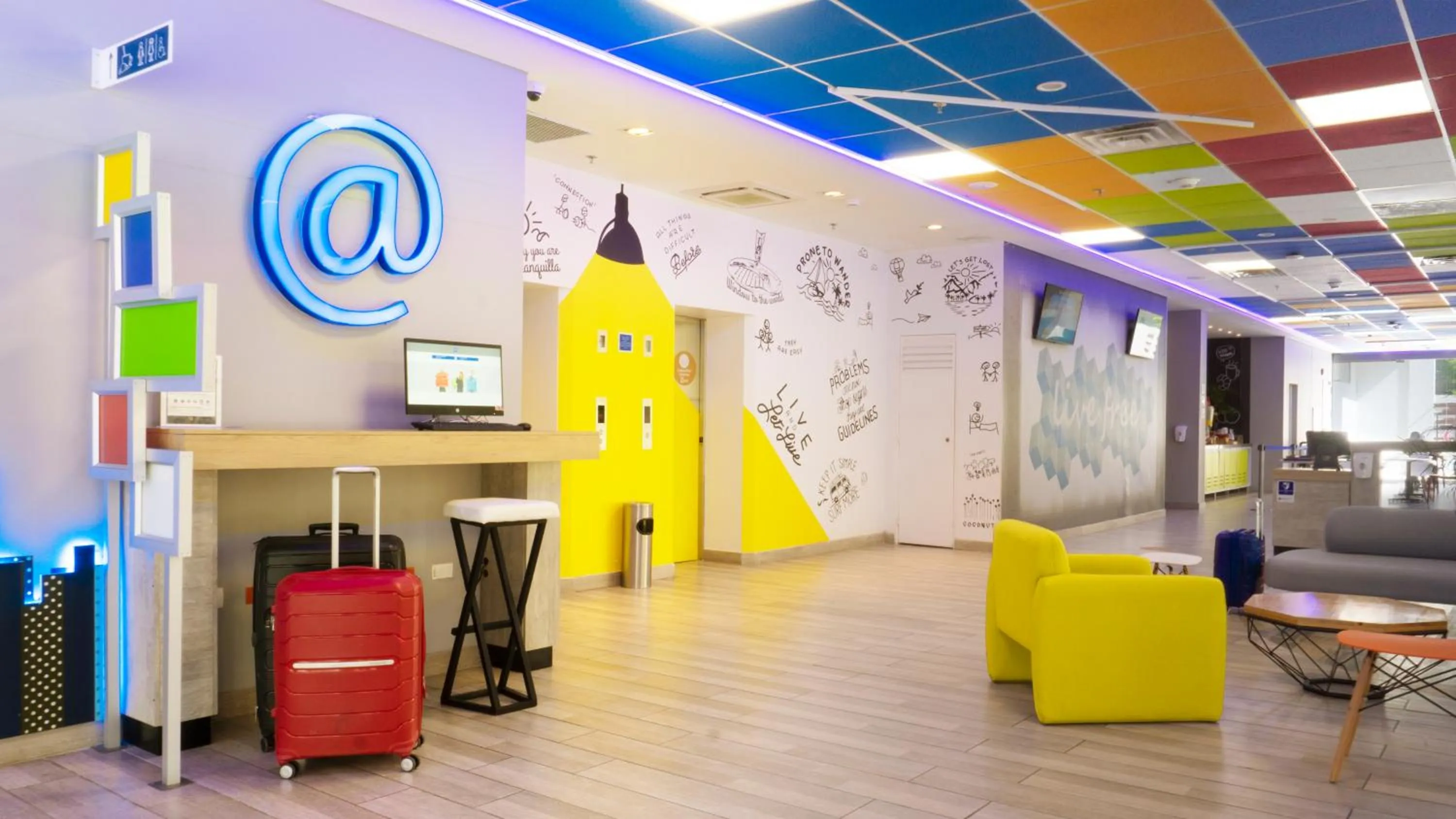 Lobby or reception in ibis budget Barranquilla