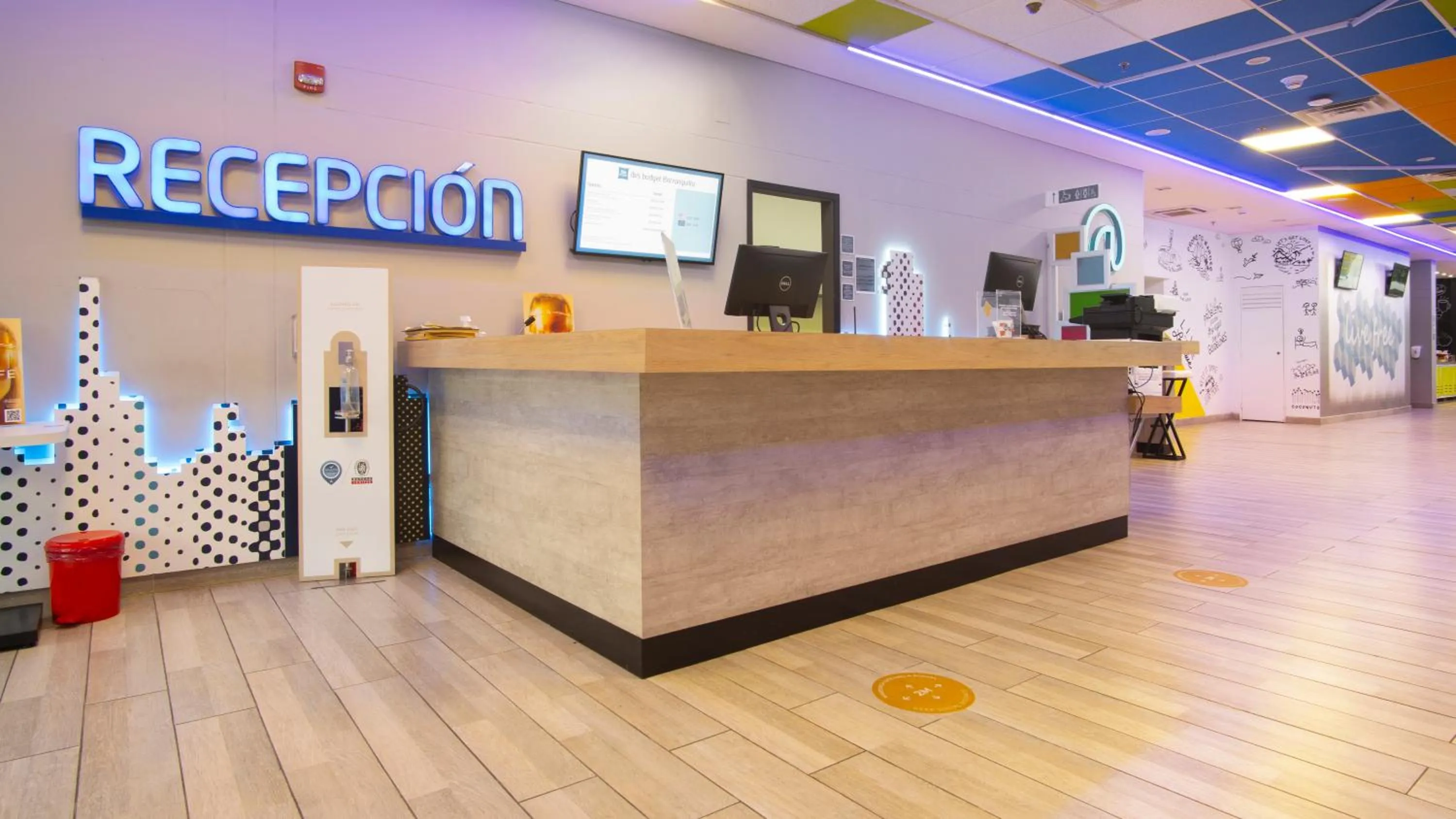 Lobby or reception in ibis budget Barranquilla