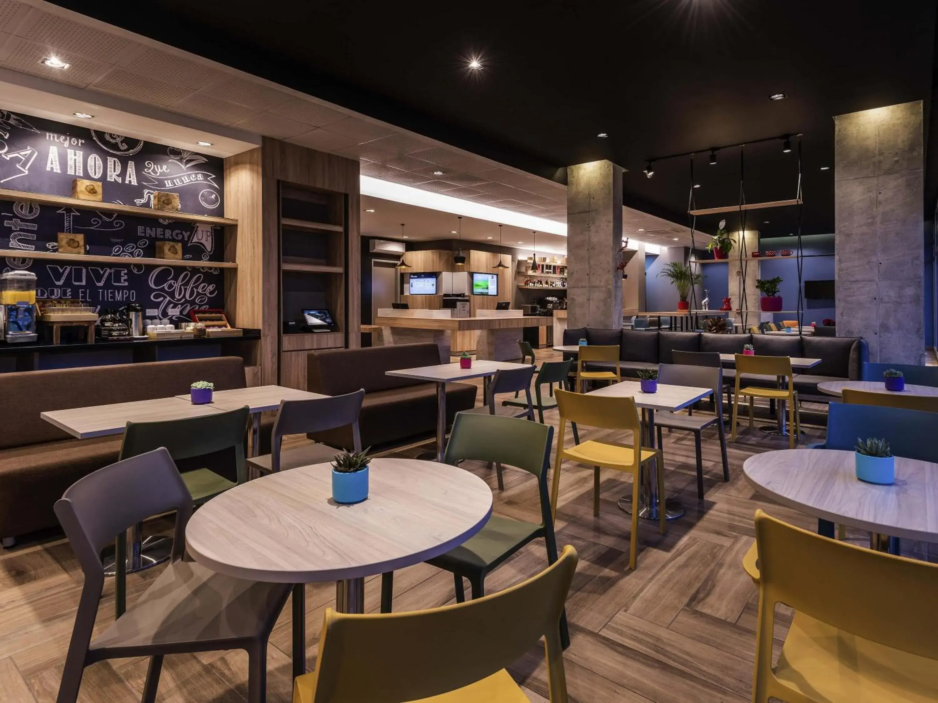 Restaurant/places to eat in ibis Chia Restaurant/places to eat in ibis Chia