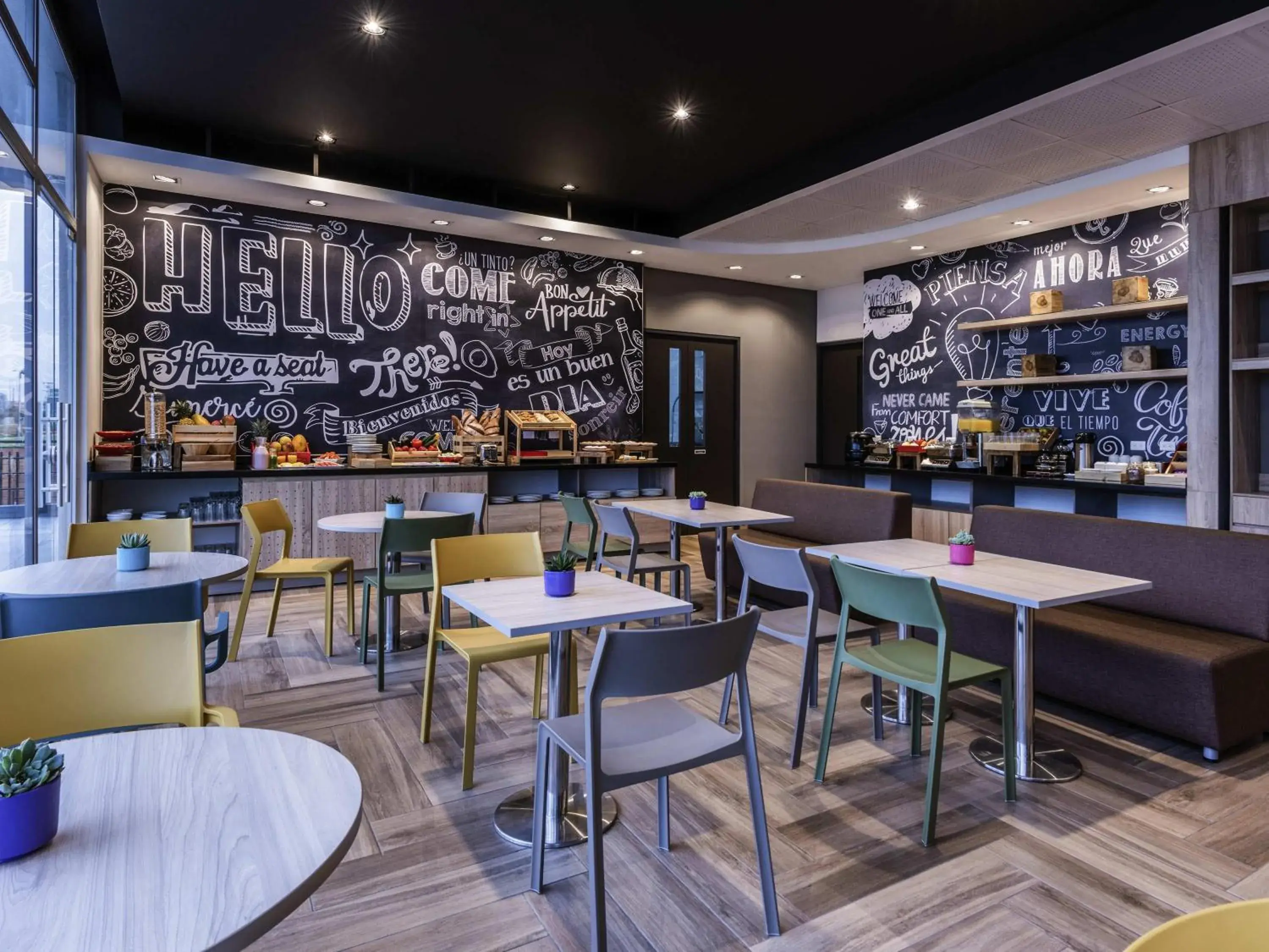 Restaurant/places to eat in ibis Chia Restaurant/places to eat in ibis Chia