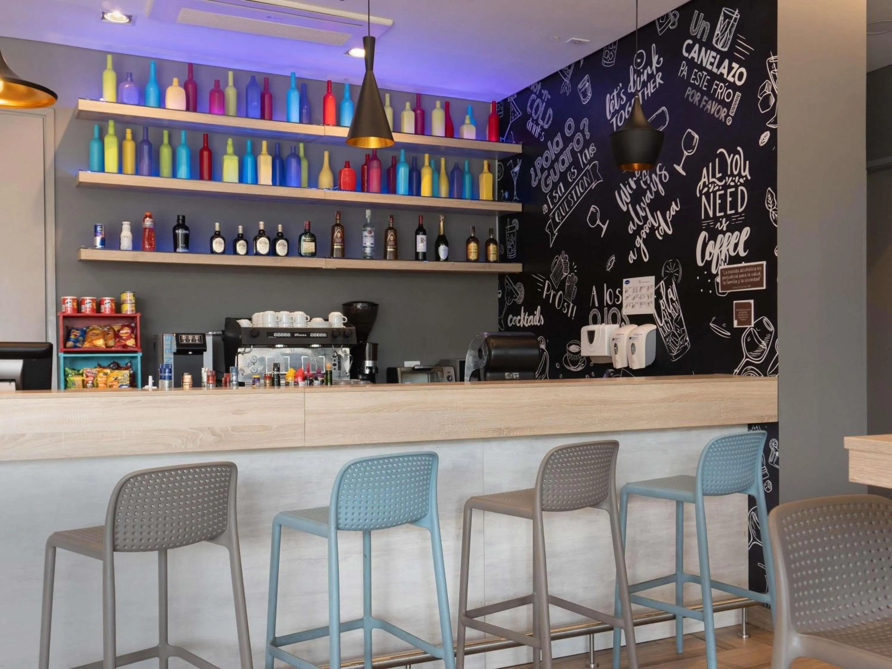 Lounge or bar in ibis Chia