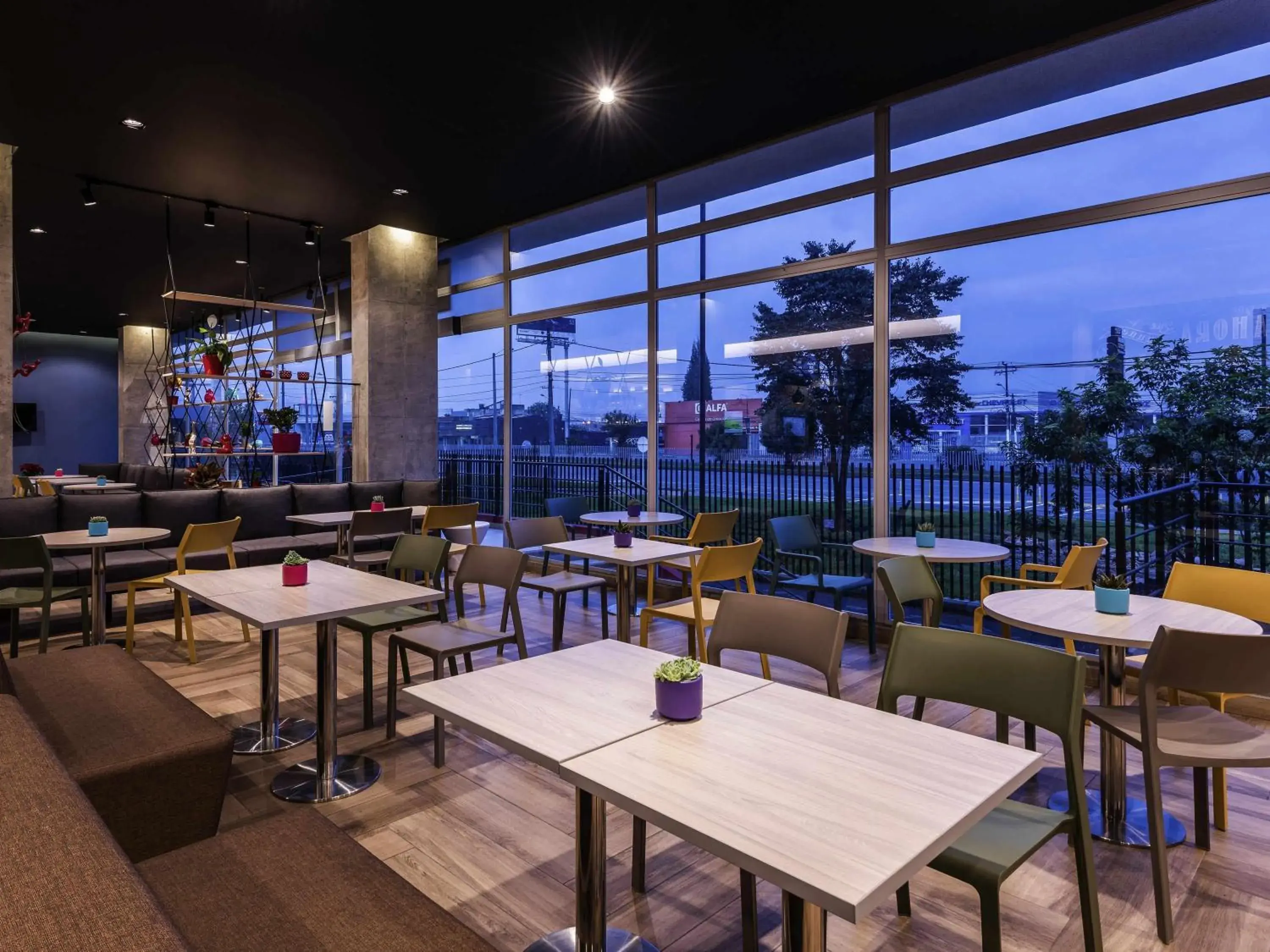 Restaurant/places to eat in ibis Chia Restaurant/places to eat in ibis Chia