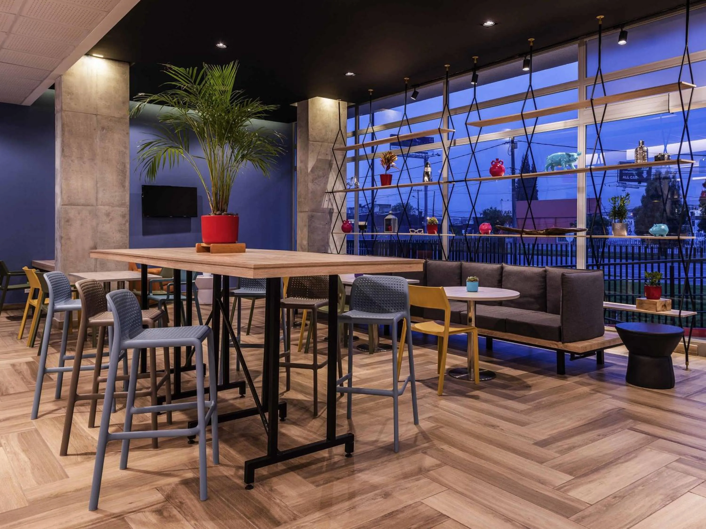 Restaurant/places to eat in ibis Chia