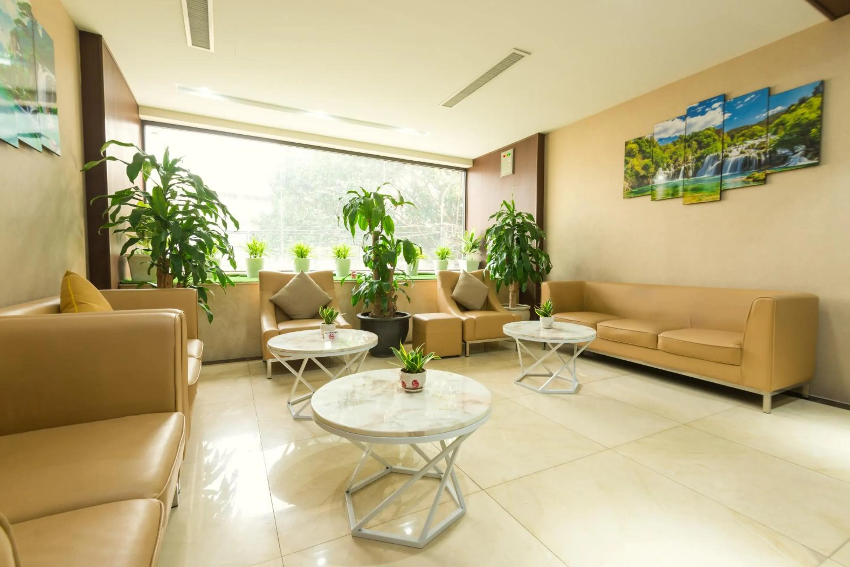 Lobby or reception in OYO 930 Thang Long Hotel