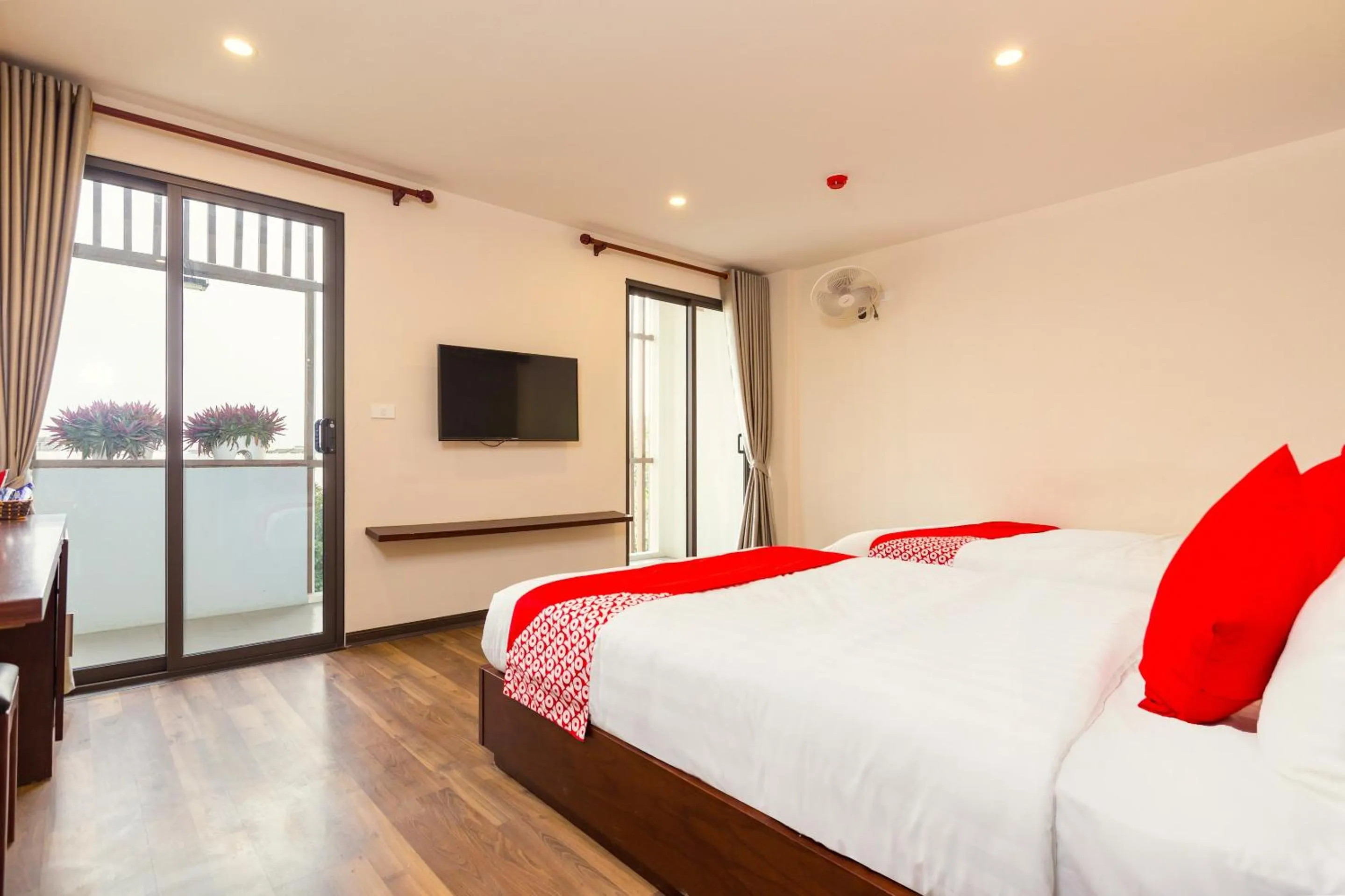 Bedroom, Bed in OYO 930 Thang Long Hotel