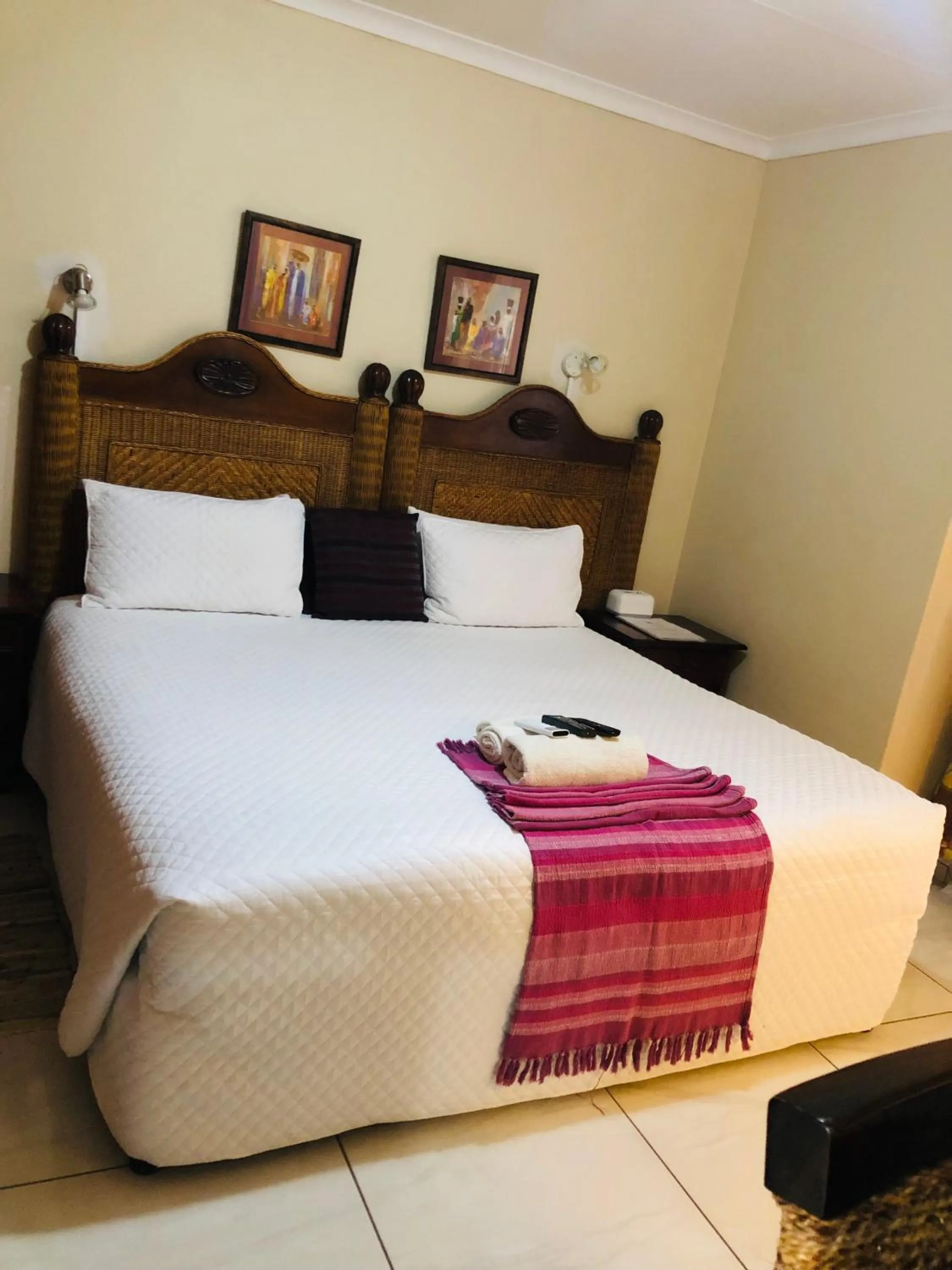 Bed in Kamogelo Guest House