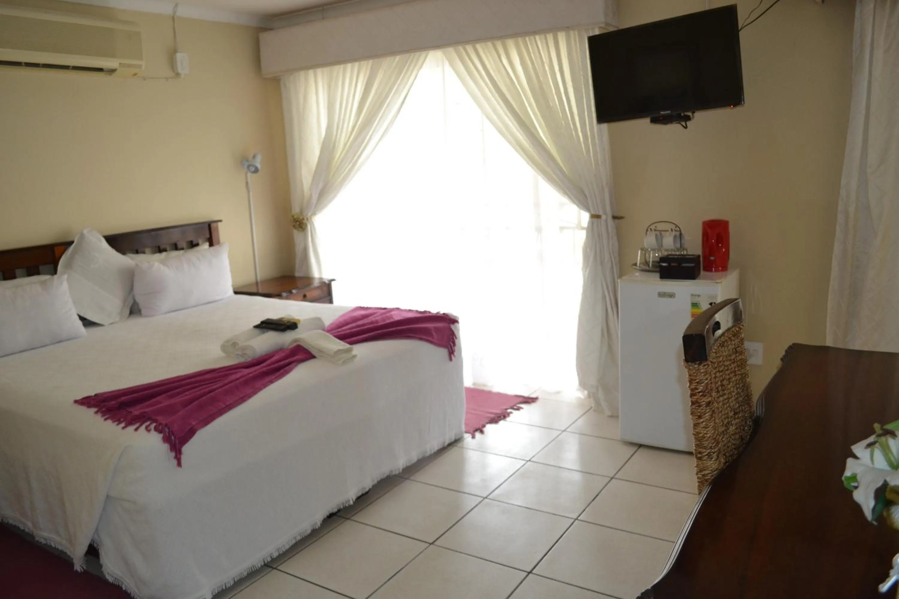 Bed in Kamogelo Guest House