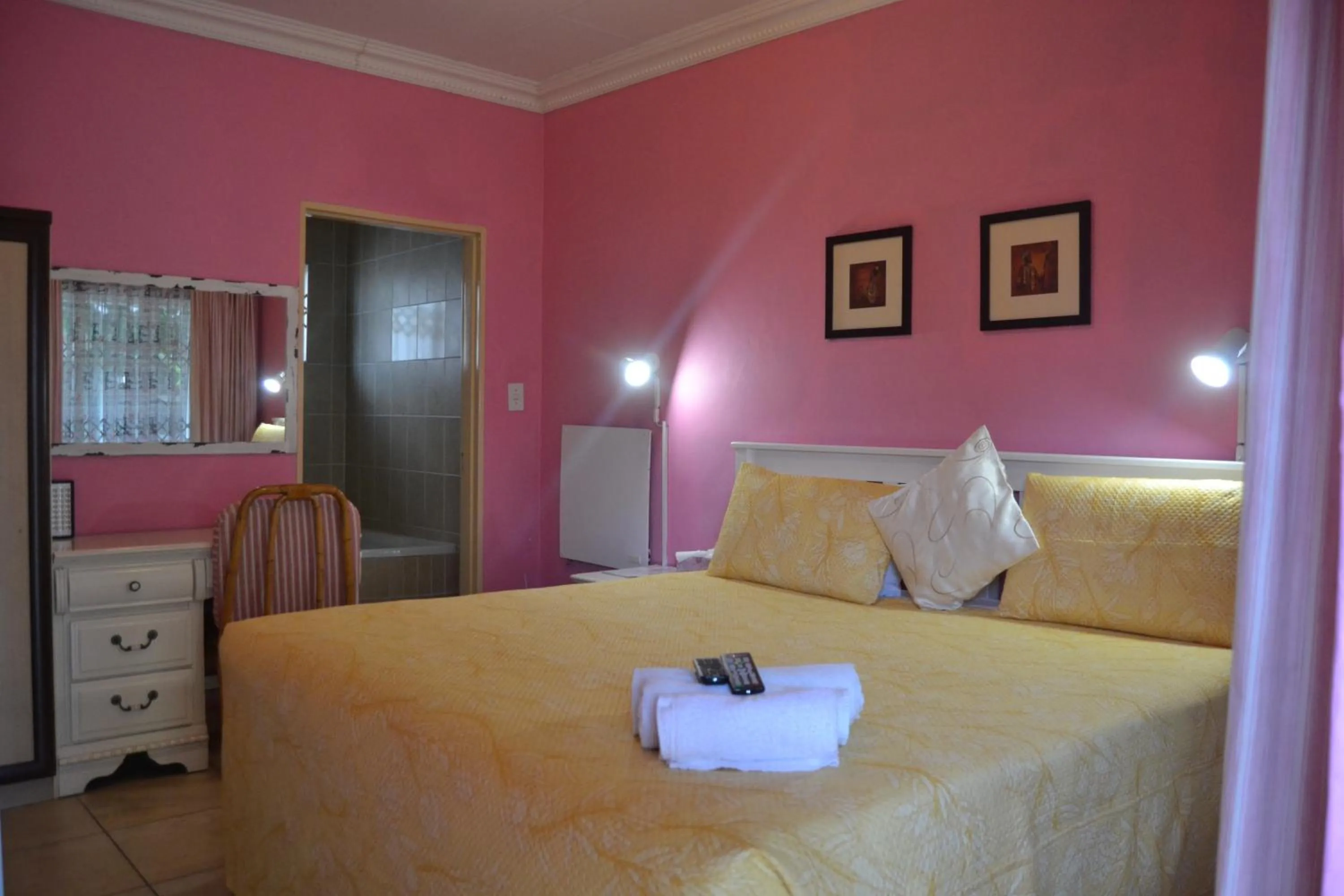 Bed in Kamogelo Guest House