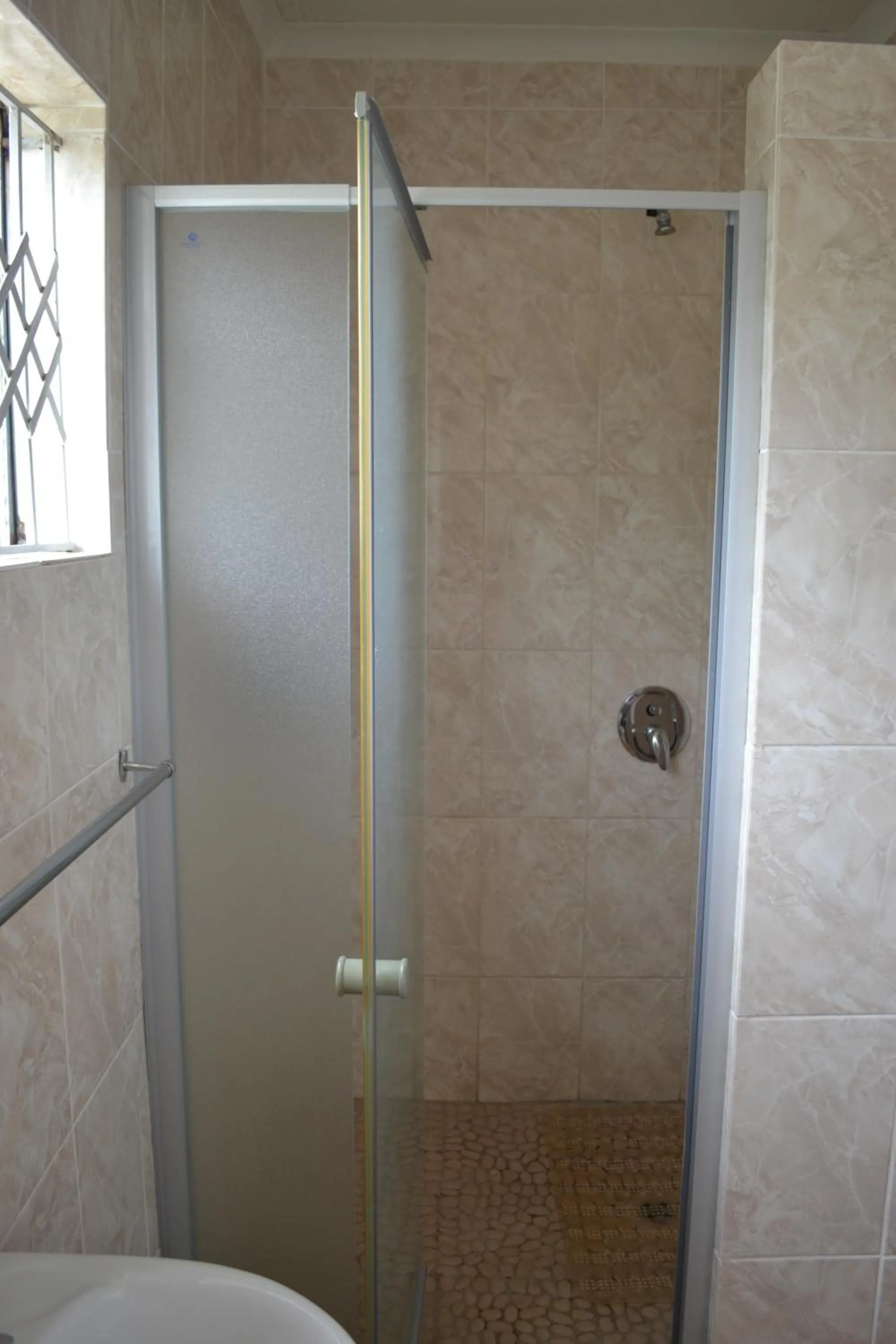 Shower in Kamogelo Guest House