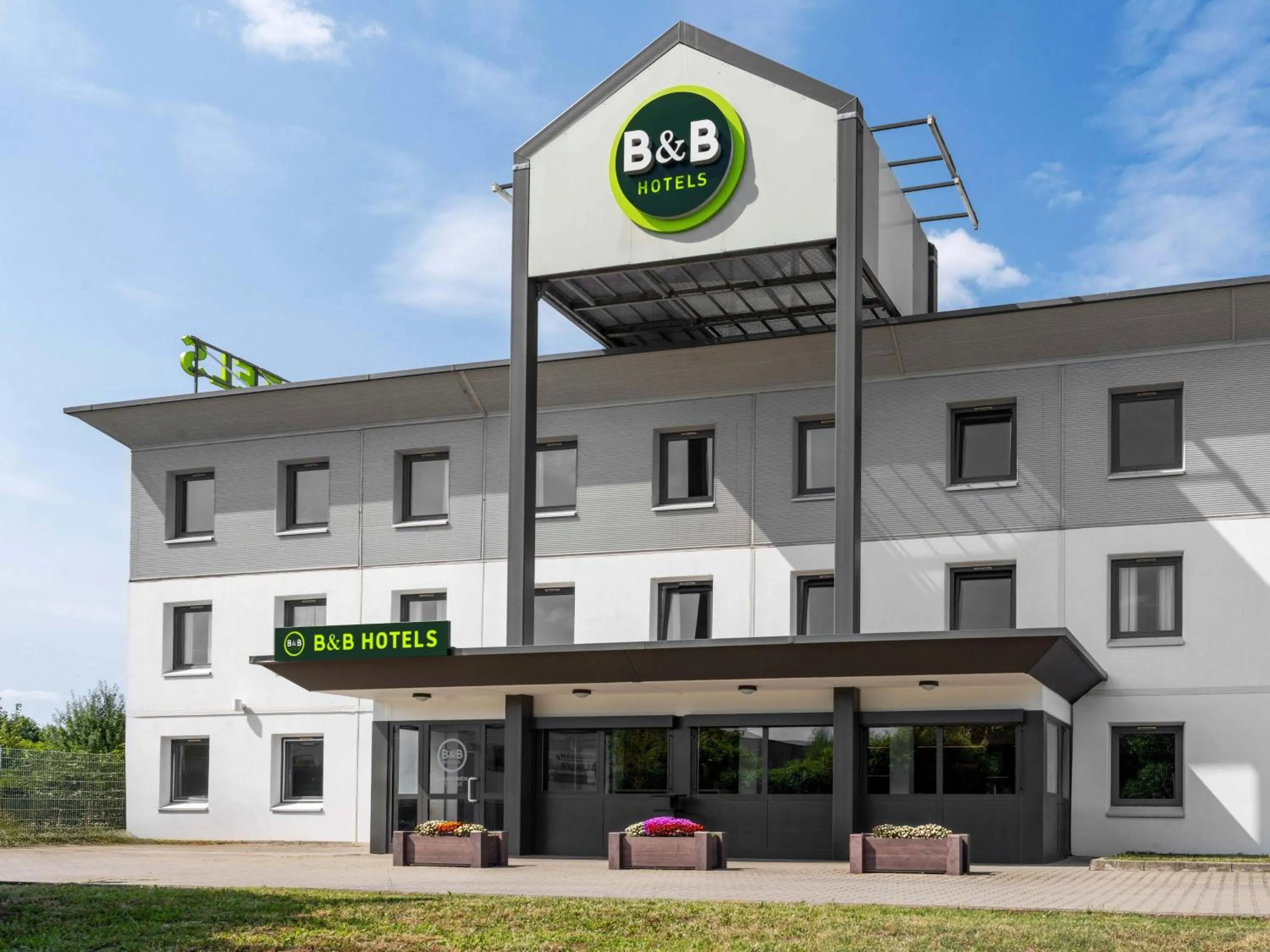 Property building in B&B HOTEL Magdeburg-Barleben