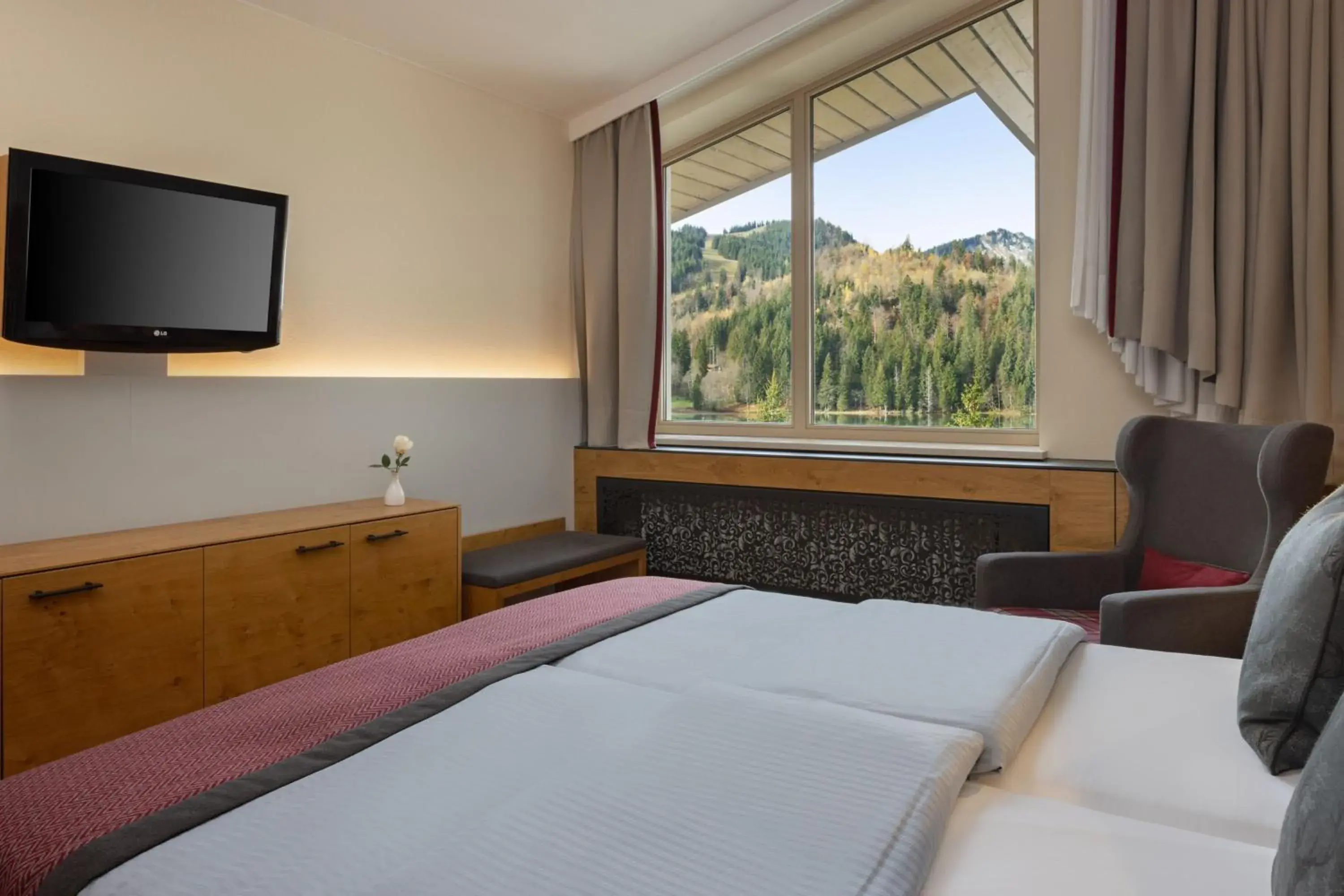 Bedroom, Bed in Arabella Alpenhotel am Spitzingsee