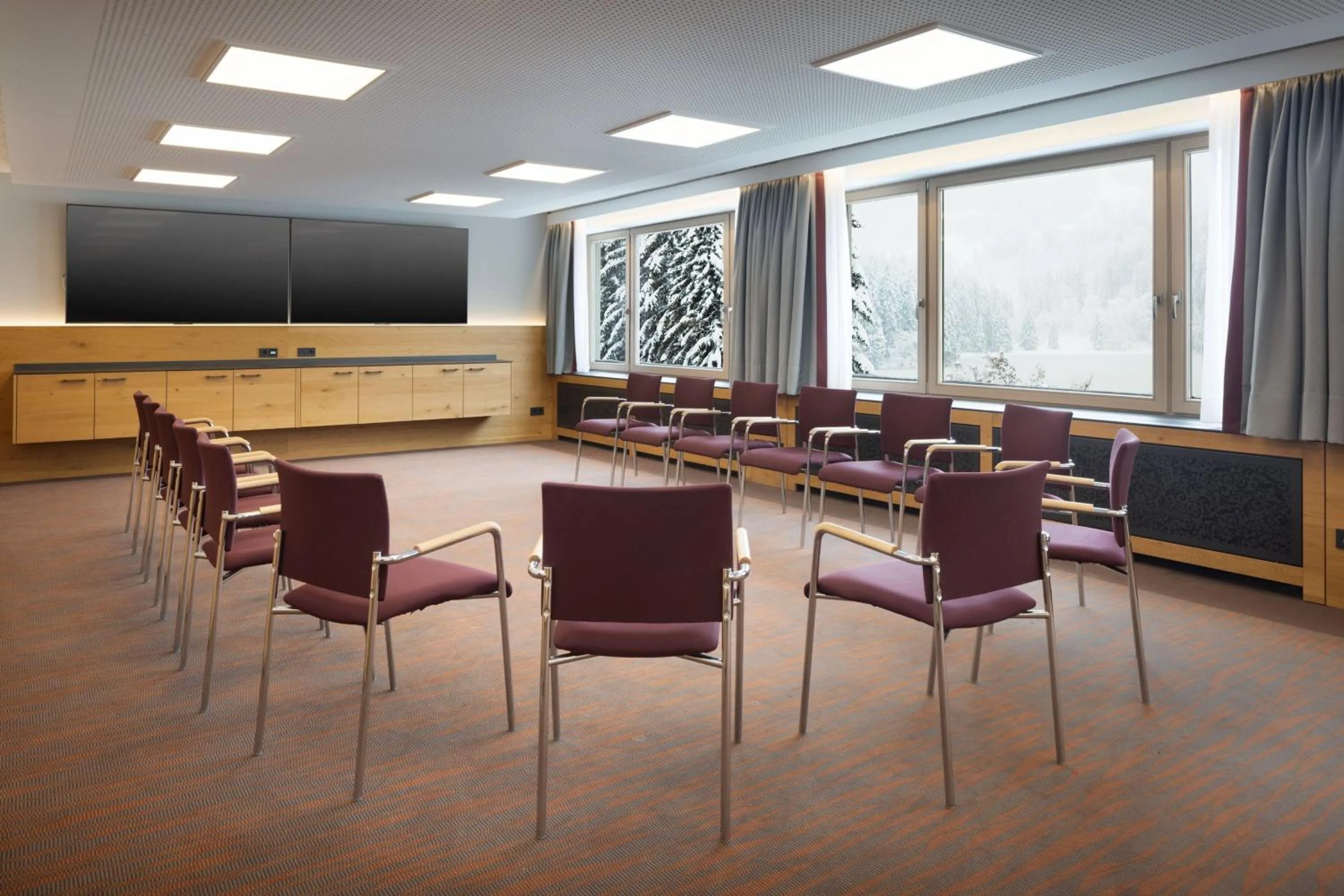 Meeting/conference room in Arabella Alpenhotel am Spitzingsee, a Tribute Portfolio Hotel