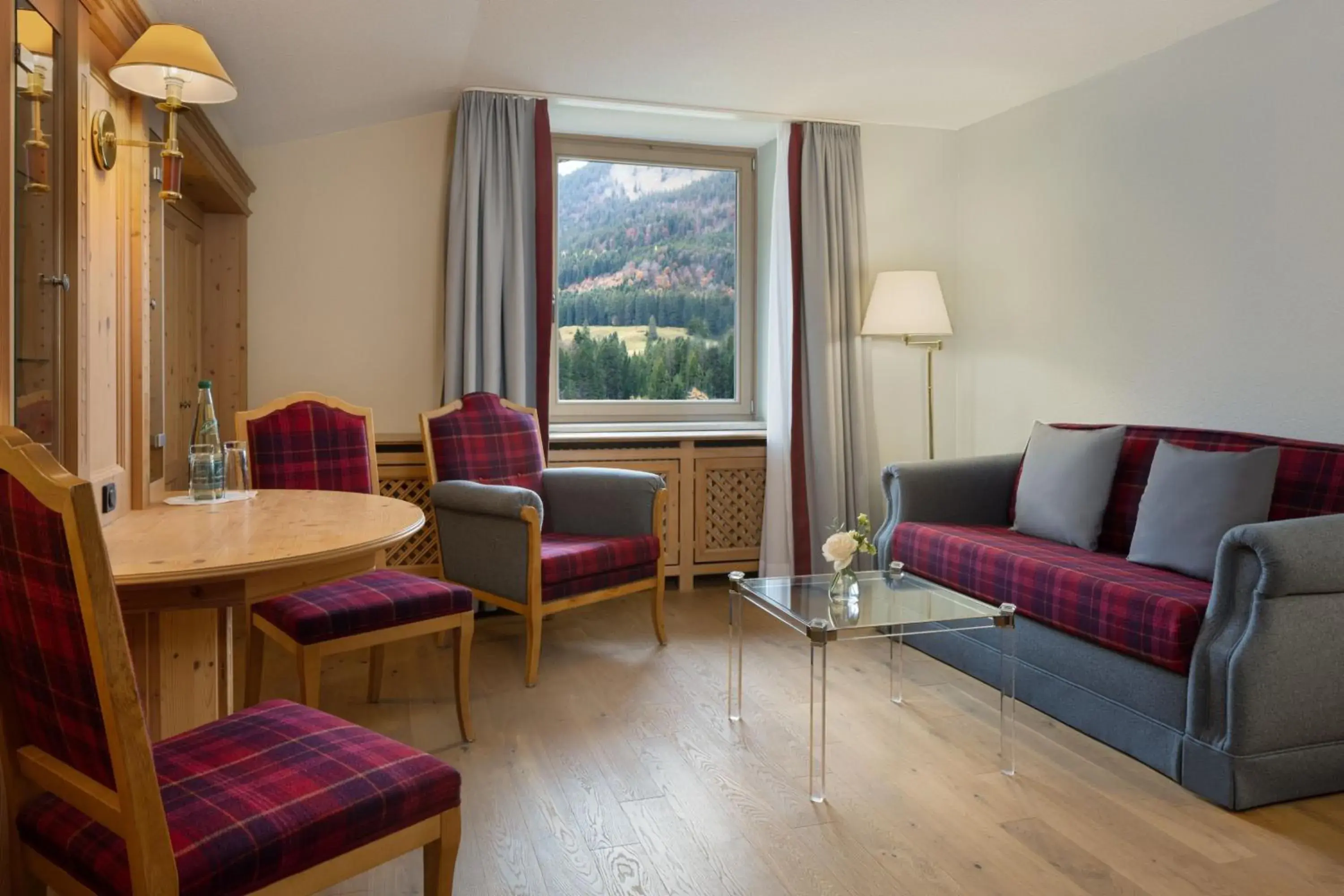 Photo of the whole room, Seating Area in Arabella Alpenhotel am Spitzingsee