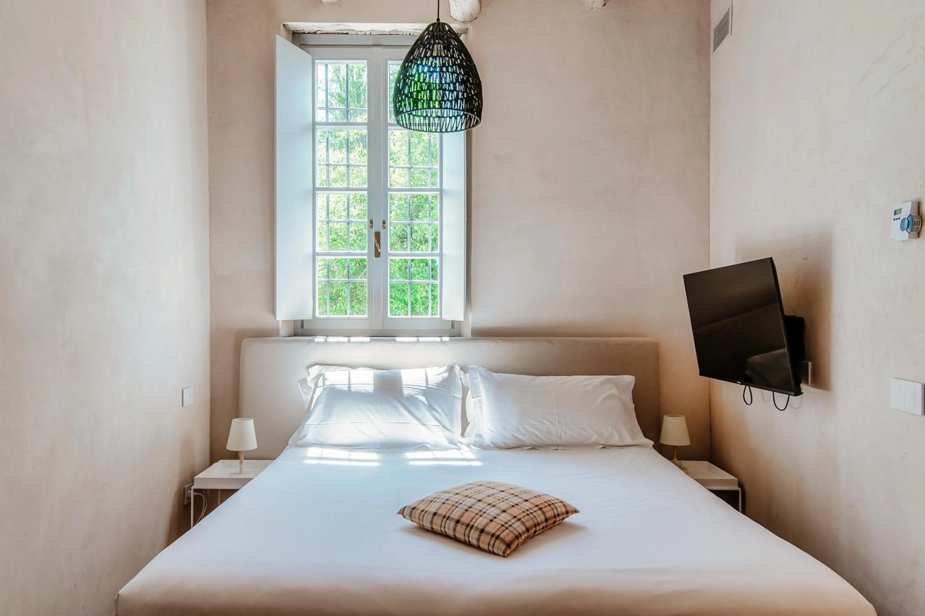 Bedroom, Bed in Dandelion Como Suites & Park