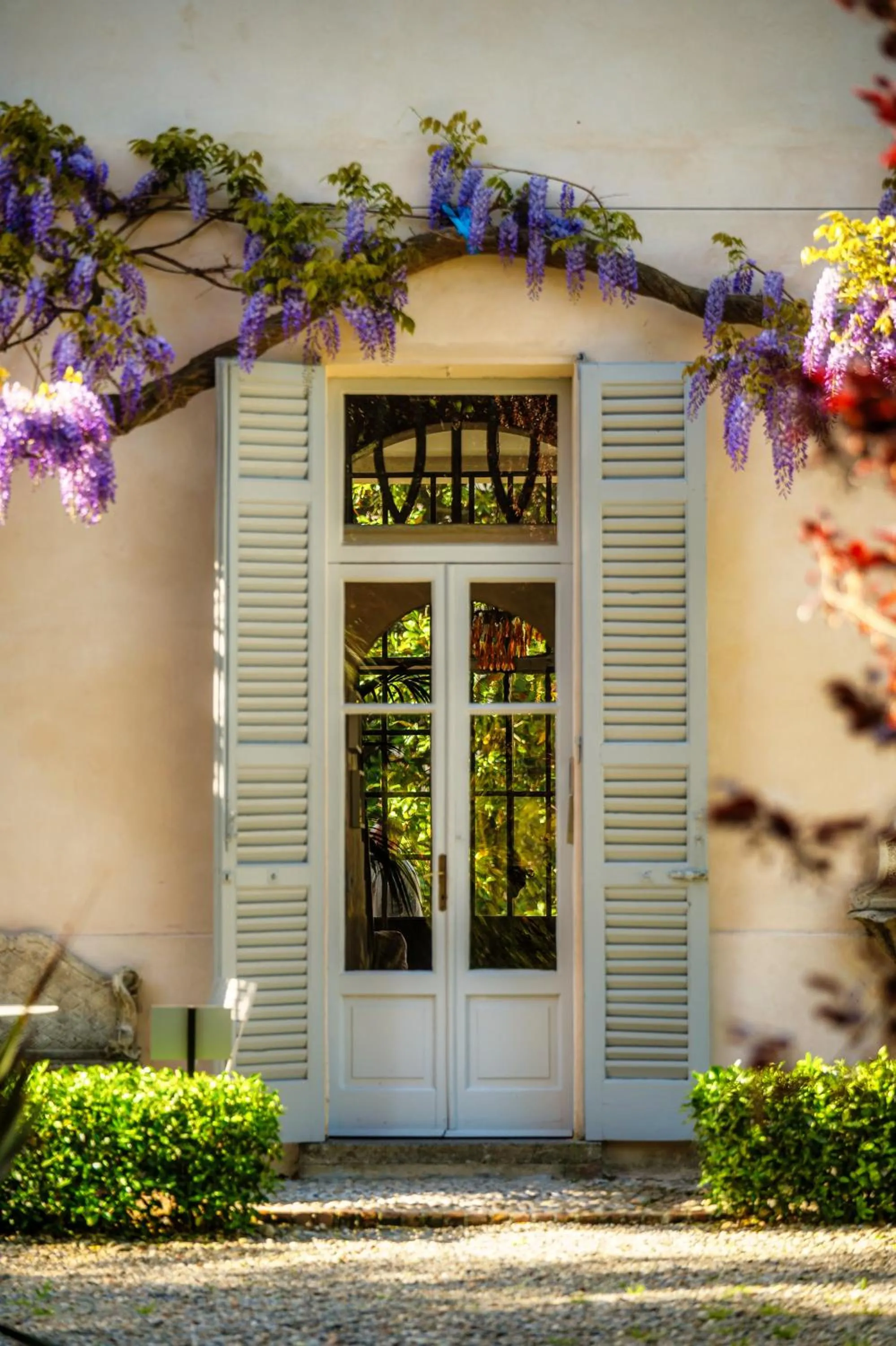 Property building in Dandelion Como Suites & Park