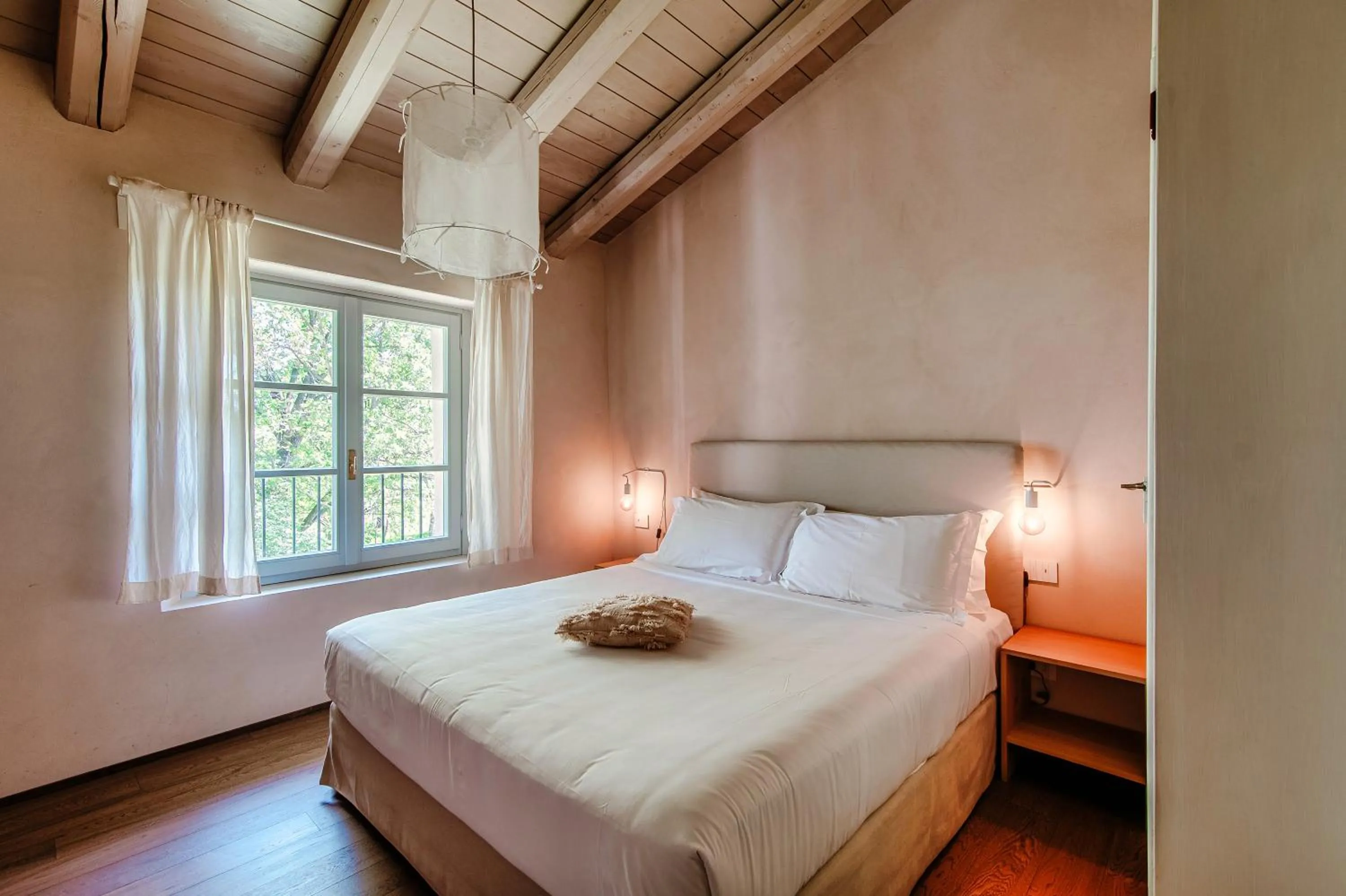 Bedroom, Bed in Dandelion Como Suites & Park