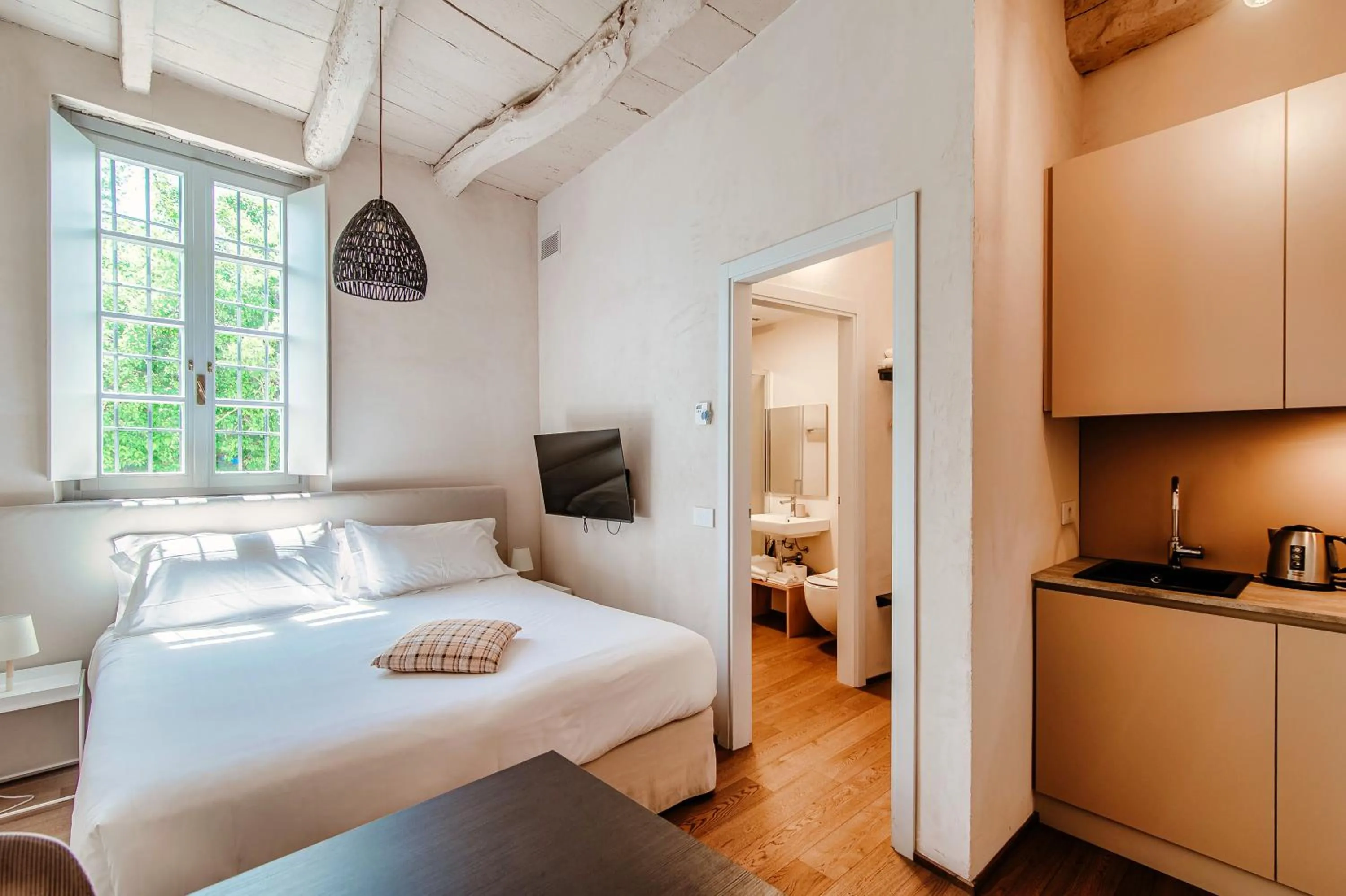 Decorative detail, Bed in Dandelion Como Suites & Park