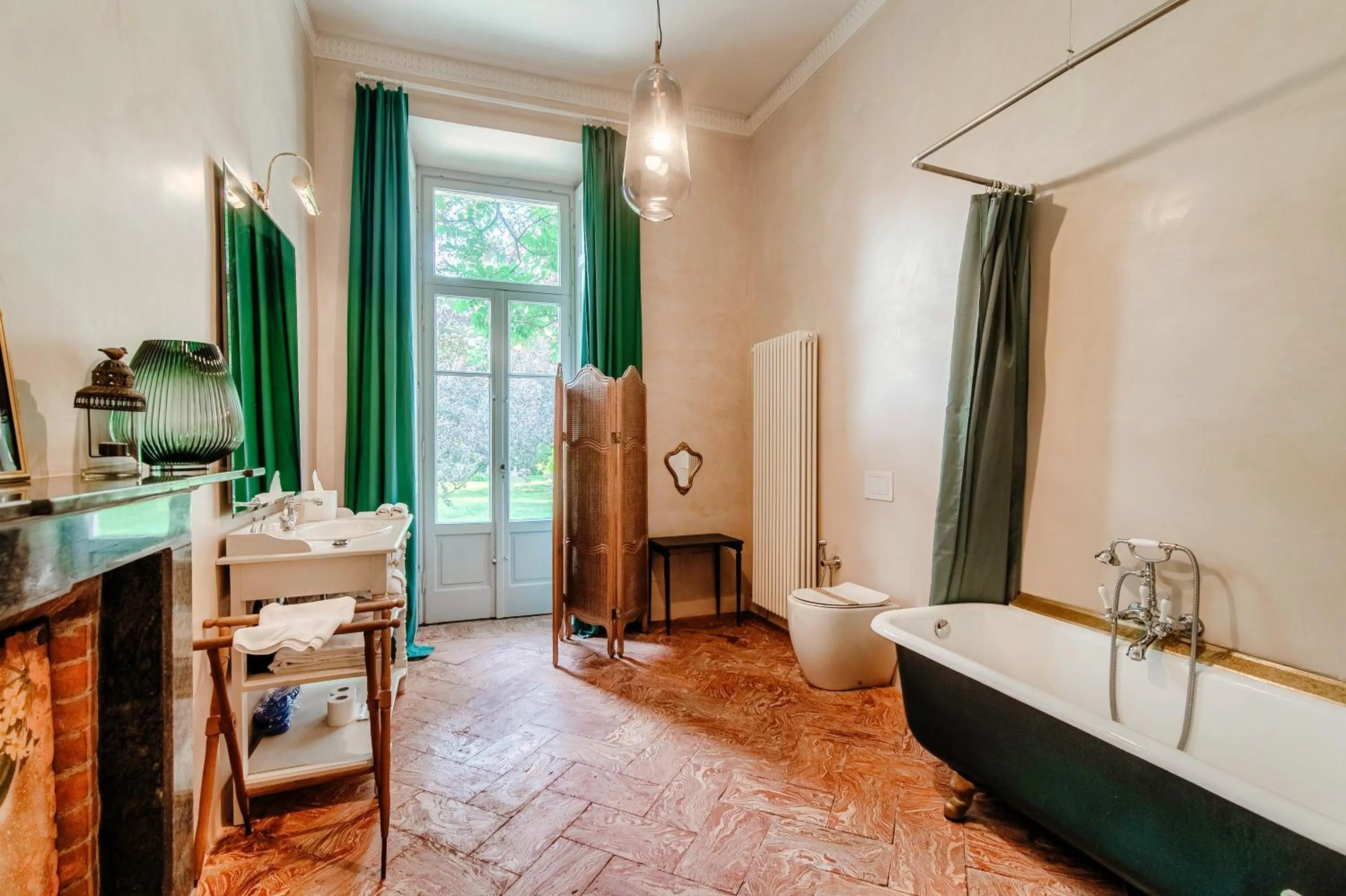 Bathroom in Dandelion Como Suites & Park