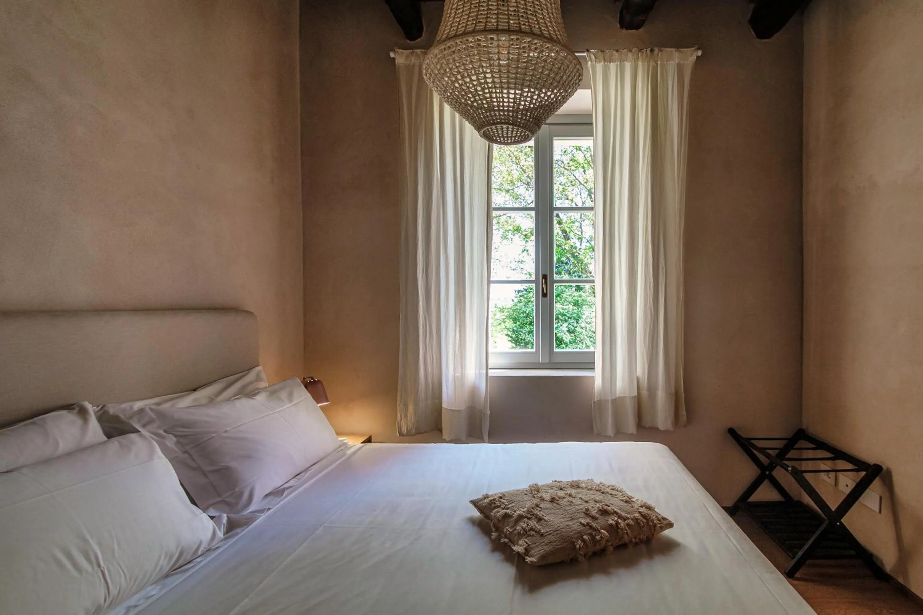 Bedroom, Bed in Dandelion Como Suites & Park