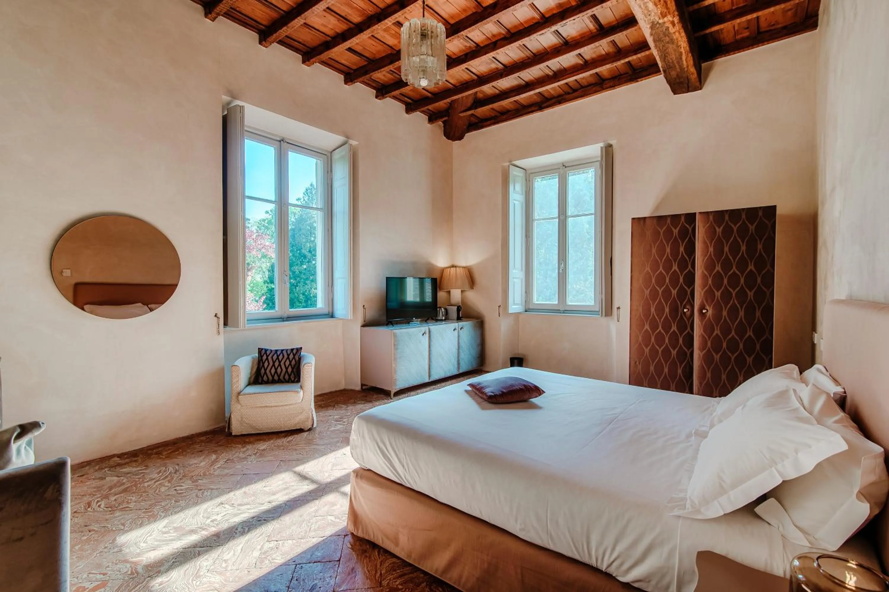 Bedroom, Bed in Dandelion Como Suites & Park