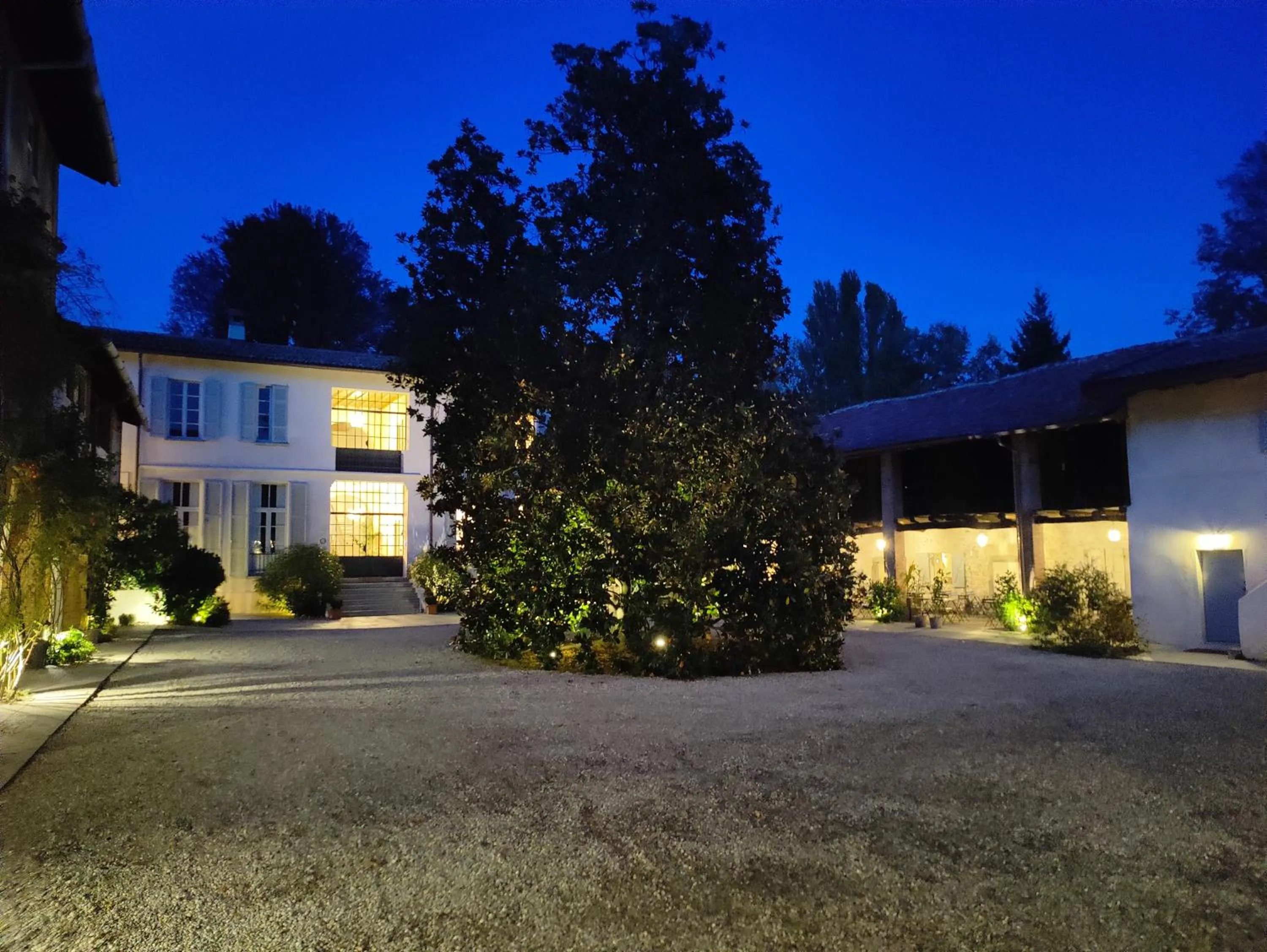 Inner courtyard view in Dandelion Como Suites & Park