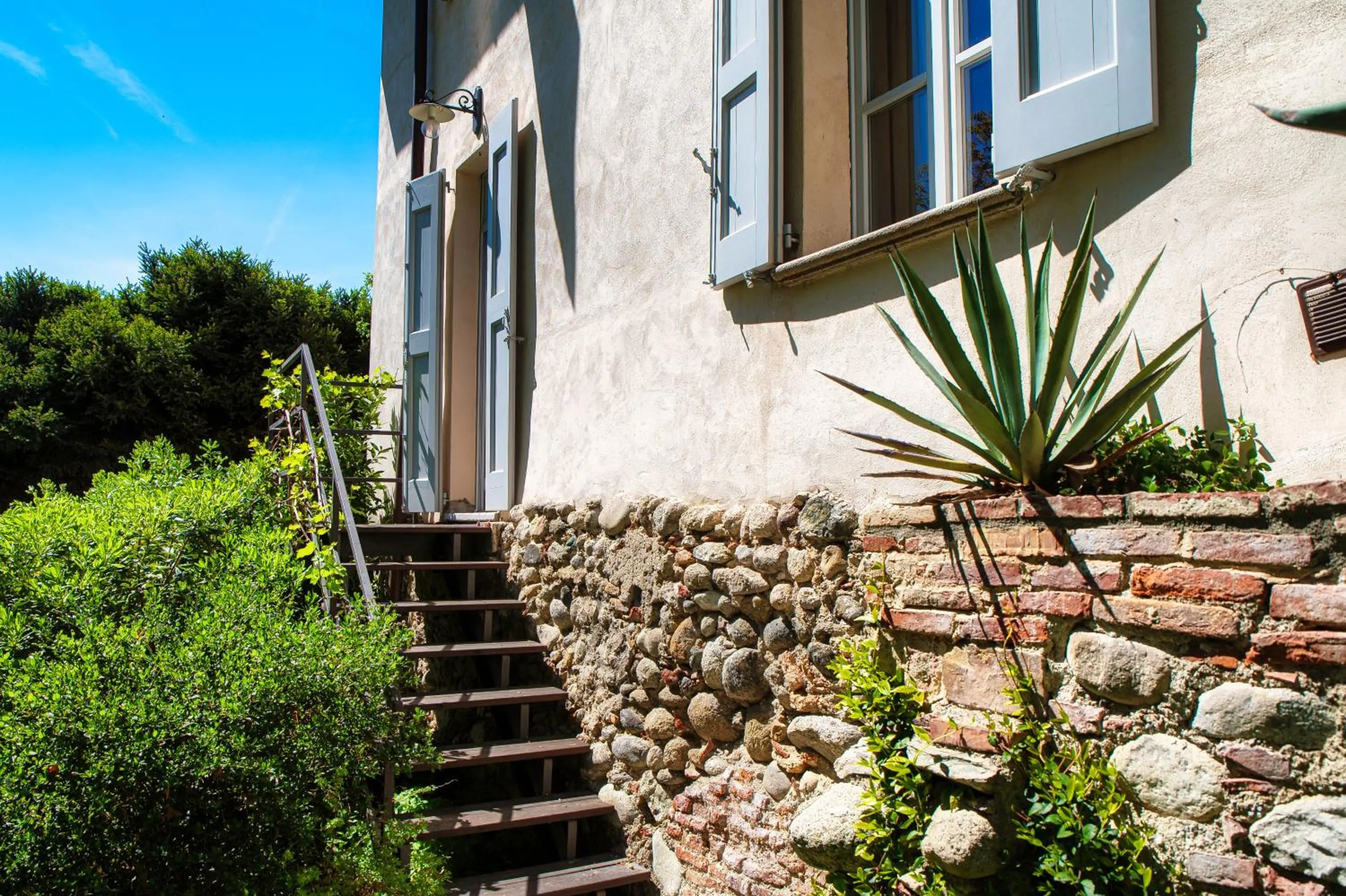 Garden in Dandelion Como Suites & Park