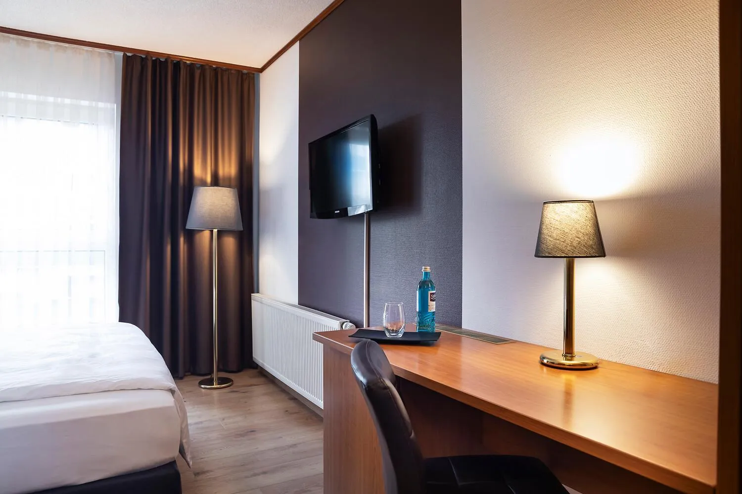 TV and multimedia, Bed in ACHAT Hotel Frankfurt Maintal