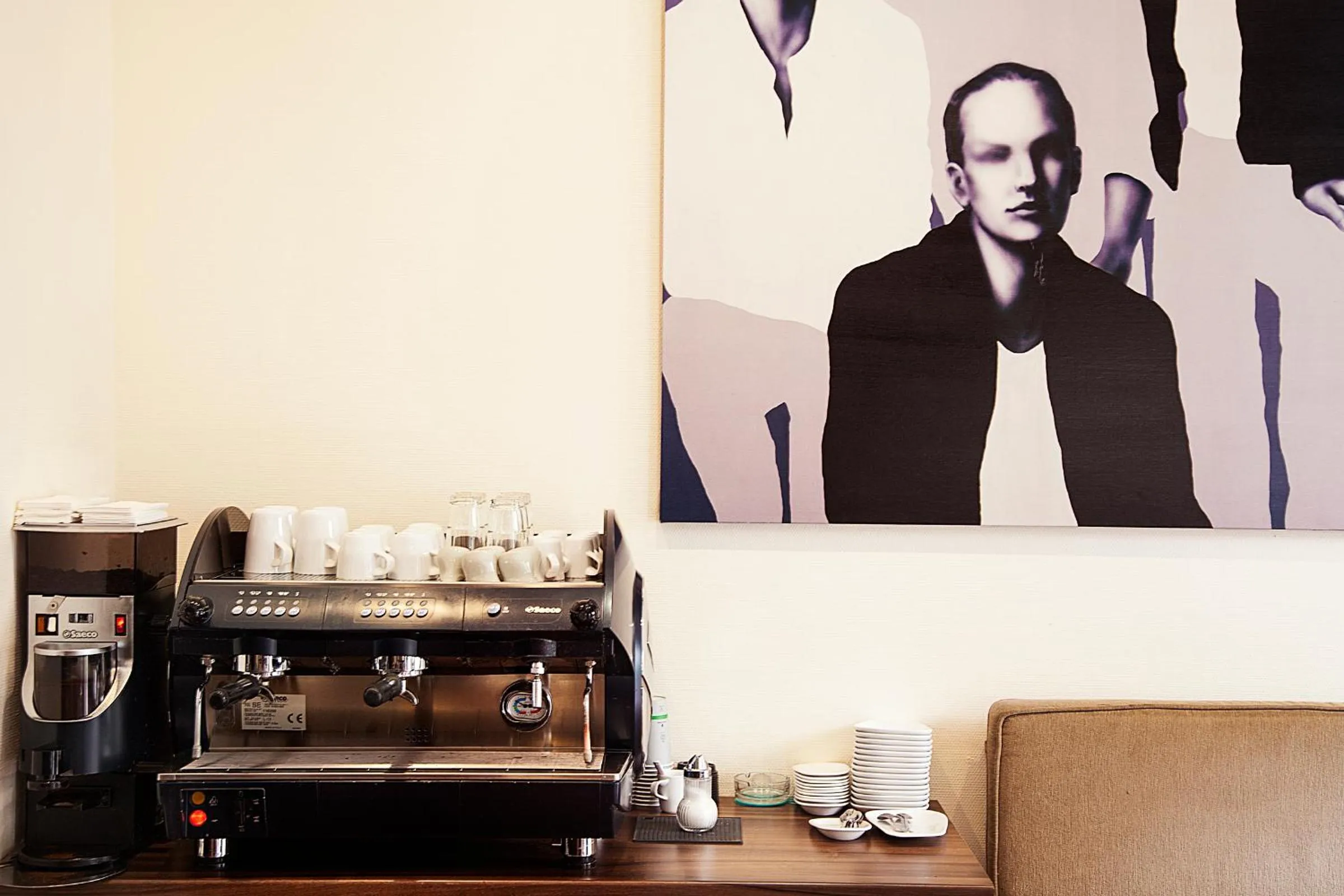 Restaurant/places to eat in Quentin Design Hotel Berlin