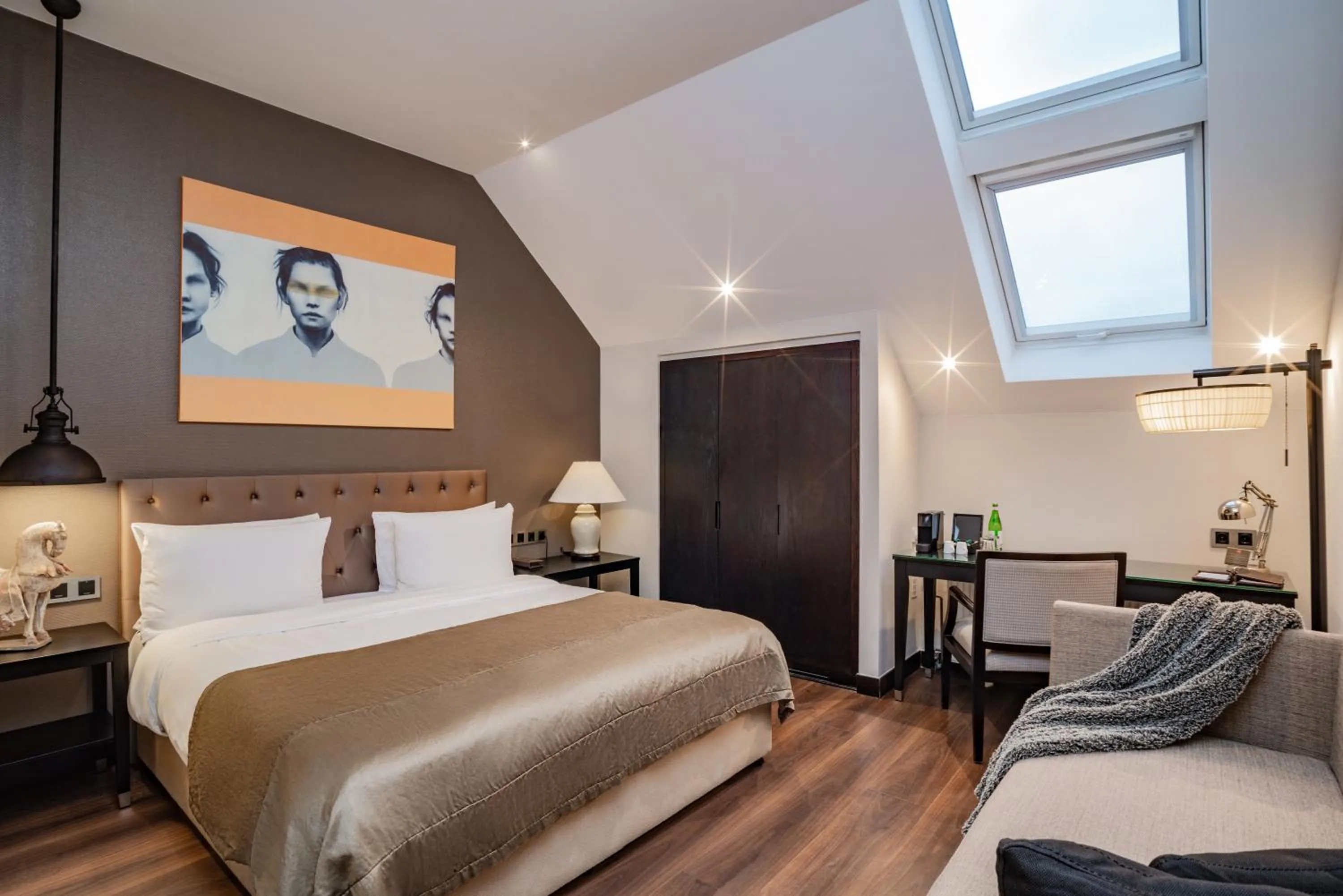 Seating area, Bed in Quentin Design Hotel Berlin