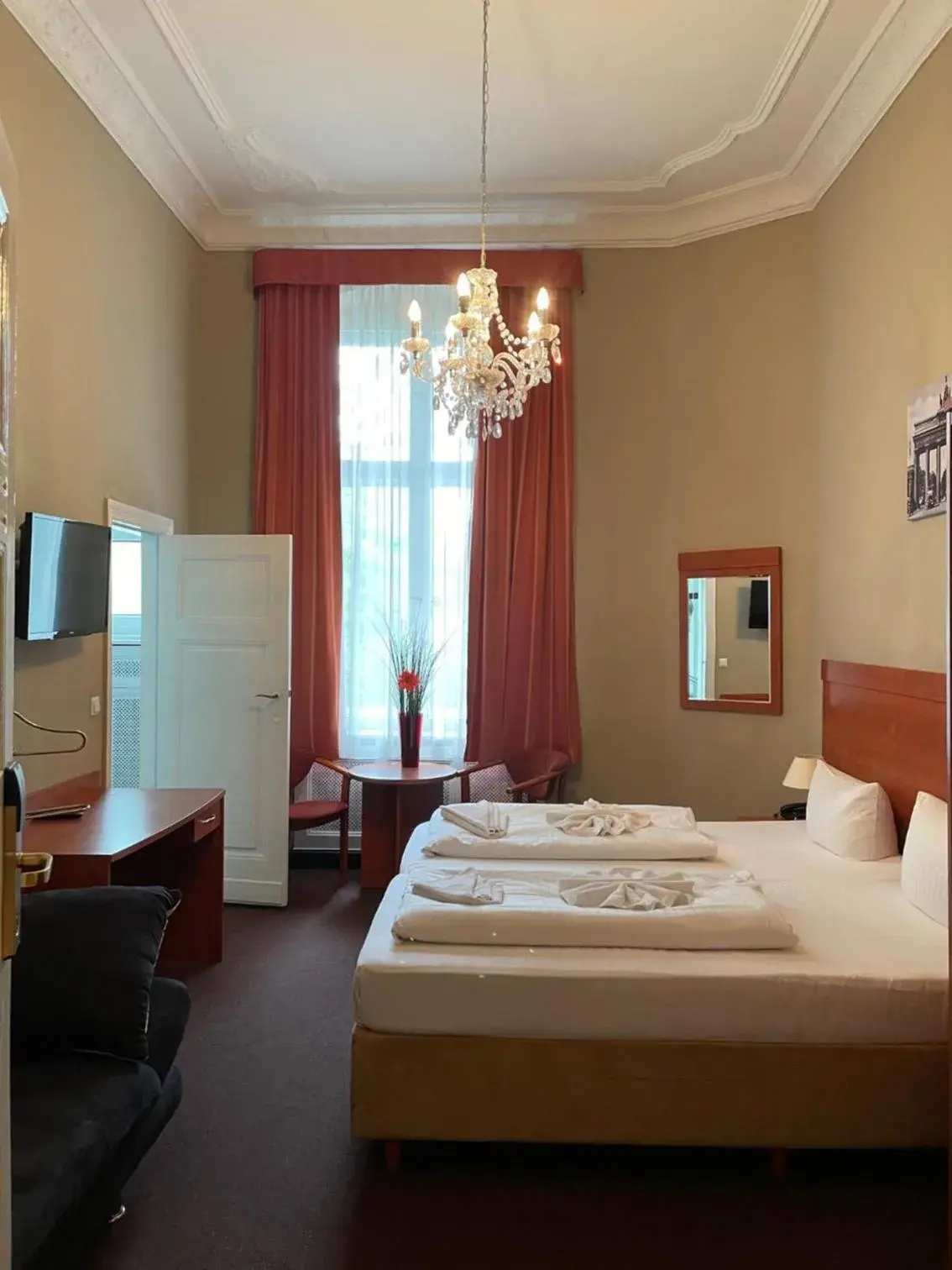 Toilet, Bed in Hotel Astrid am Kurfürstendamm Toilet, Bed in Hotel Astrid am Kurfürstendamm