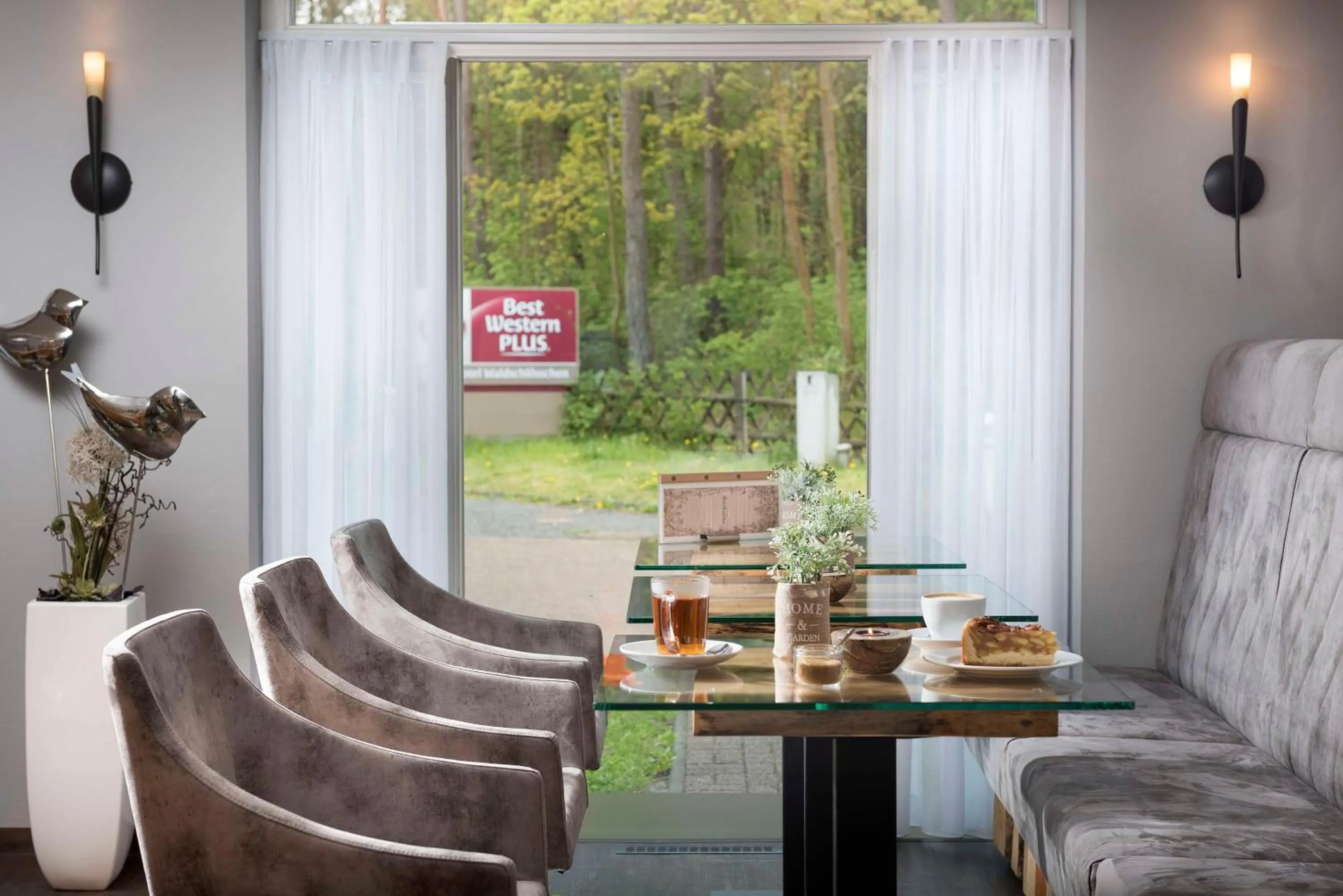 Lobby or reception in Best Western Plus Ostseehotel Waldschloesschen