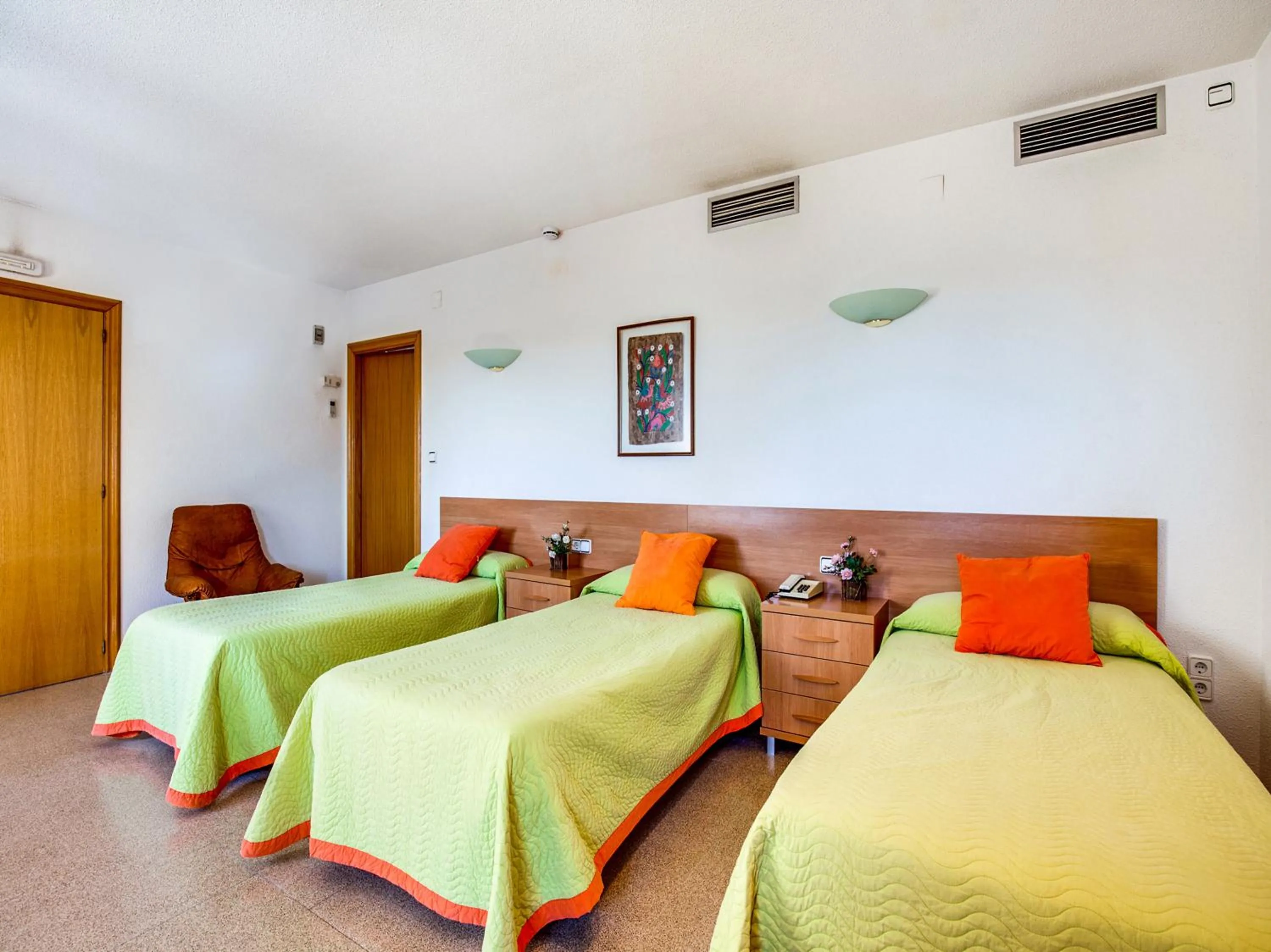 Photo of the whole room, Bed in Hotel Restaurante Blanc I Negre 2