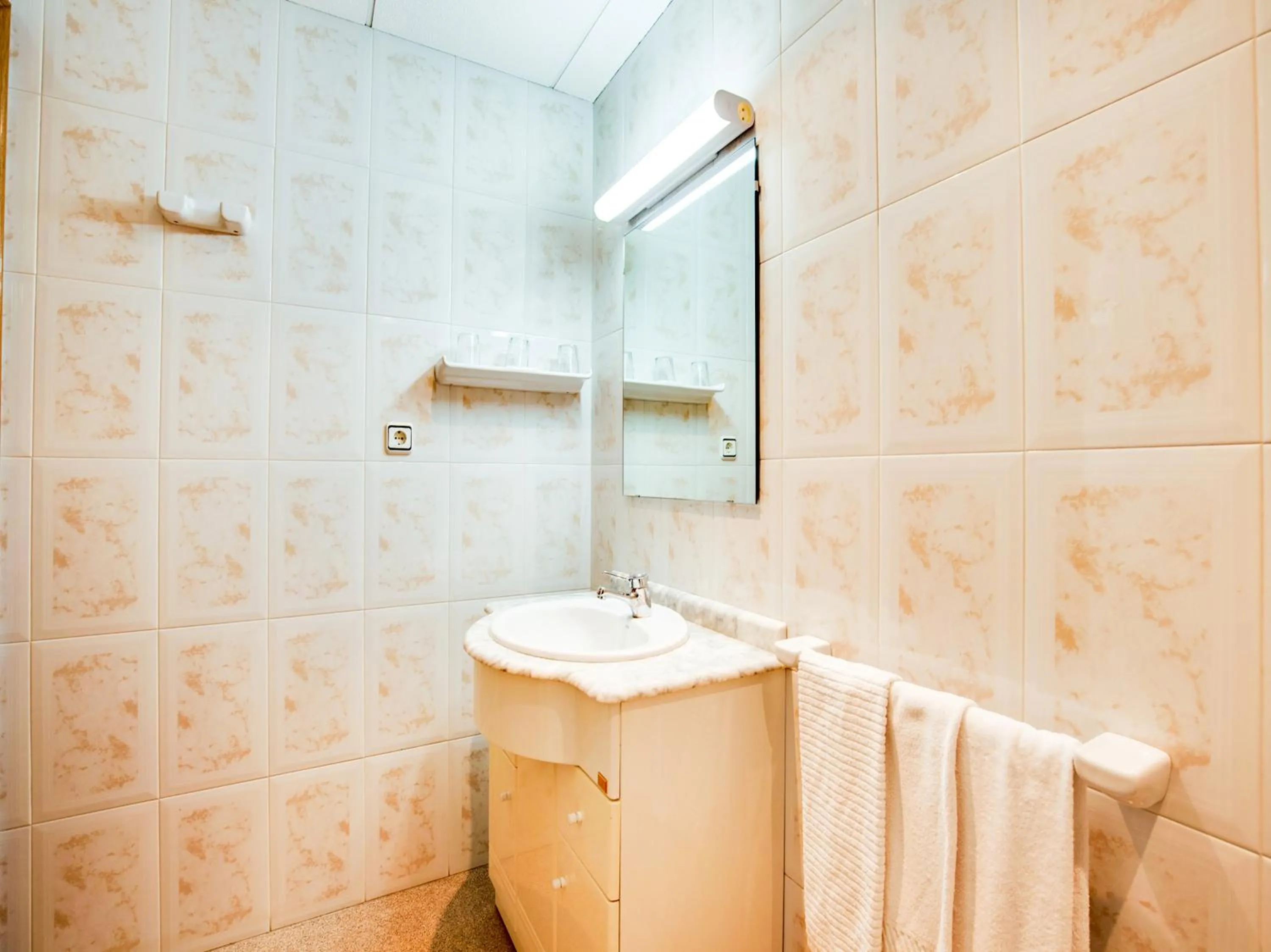 Bathroom in Hotel Restaurante Blanc I Negre 2