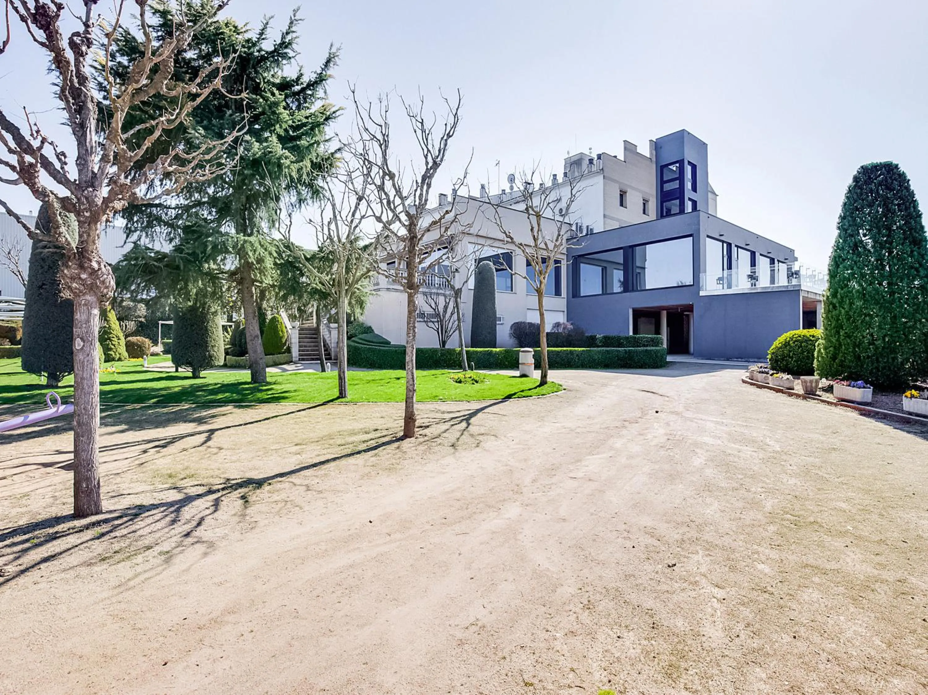 Facade/entrance in Hotel Restaurante Blanc I Negre 2