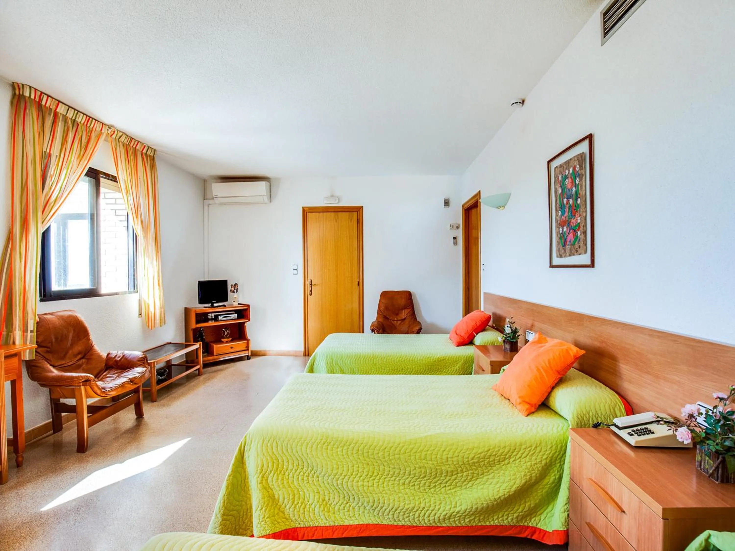 Photo of the whole room, Bed in Hotel Restaurante Blanc I Negre 2