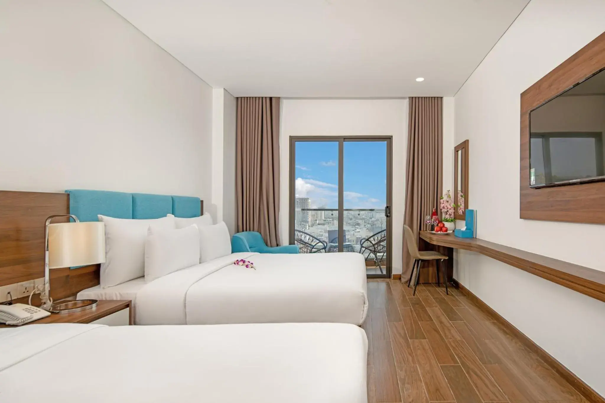 Twin Room with Partial City View and River View in Gold Plaza Hotel Da Nang Twin Room with Partial City View and River View in Gold Plaza Hotel Da Nang
