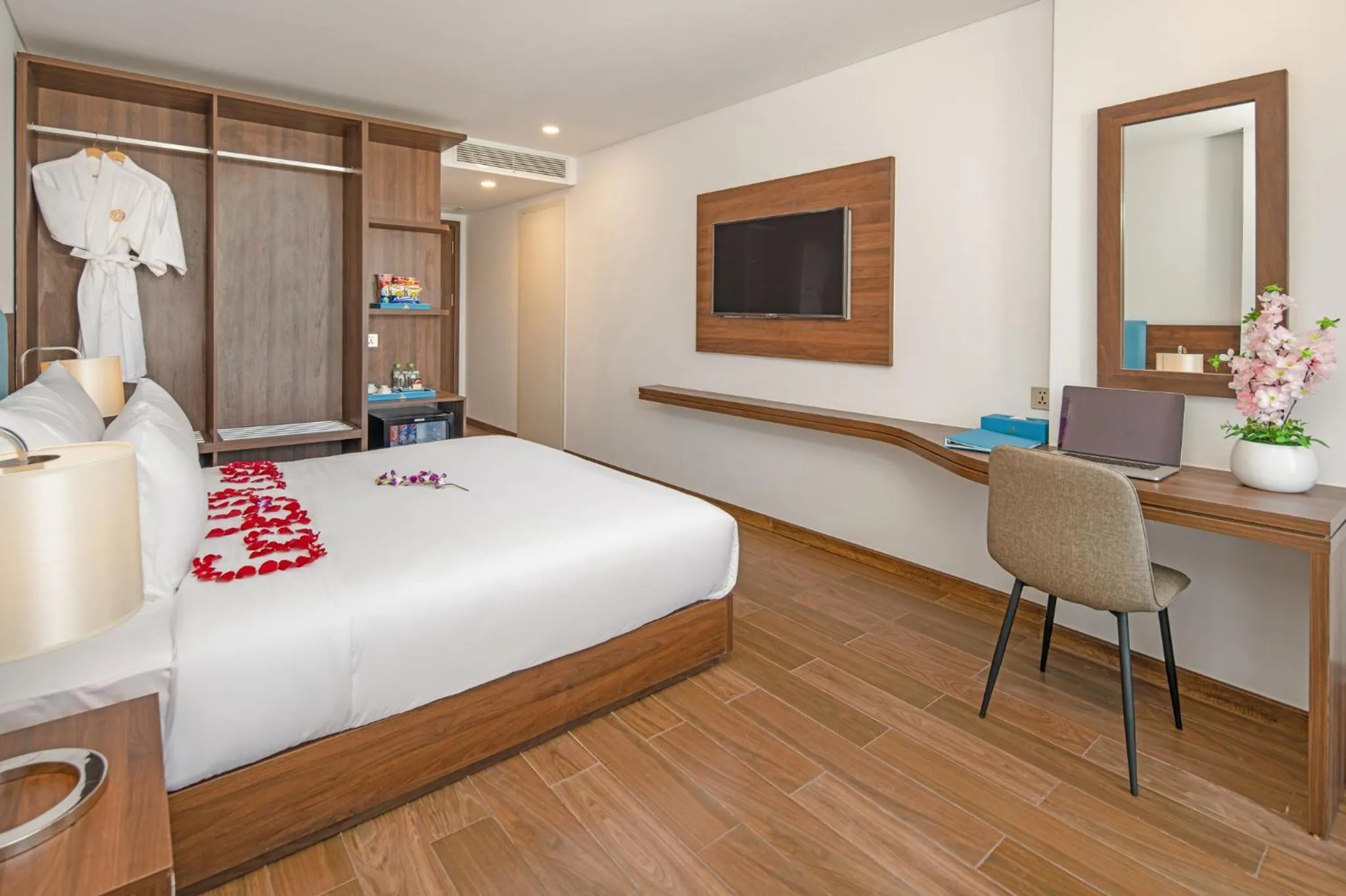 Photo of the whole room, Bed in Gold Plaza Hotel Da Nang