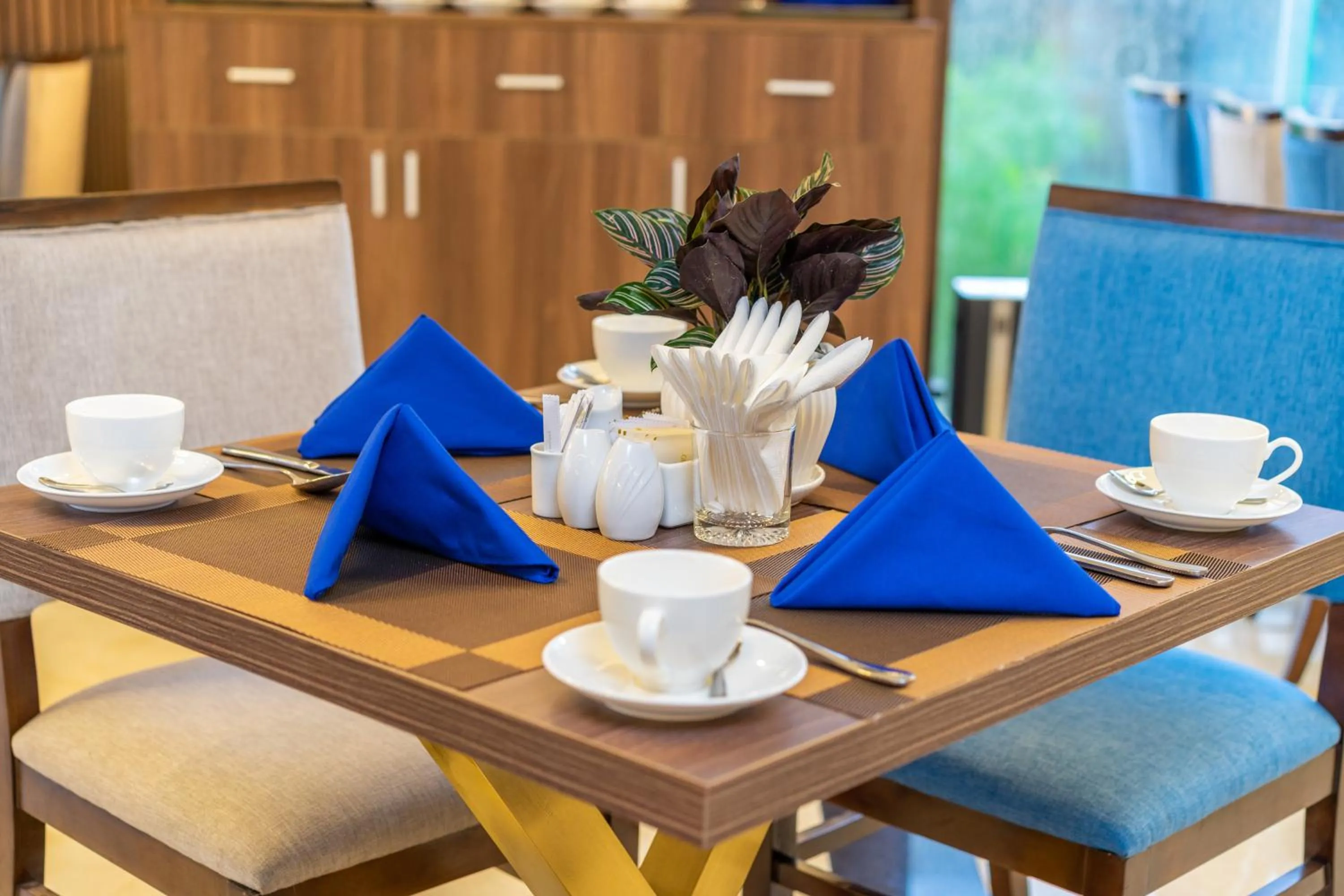 Restaurant/places to eat in Gold Plaza Hotel Da Nang