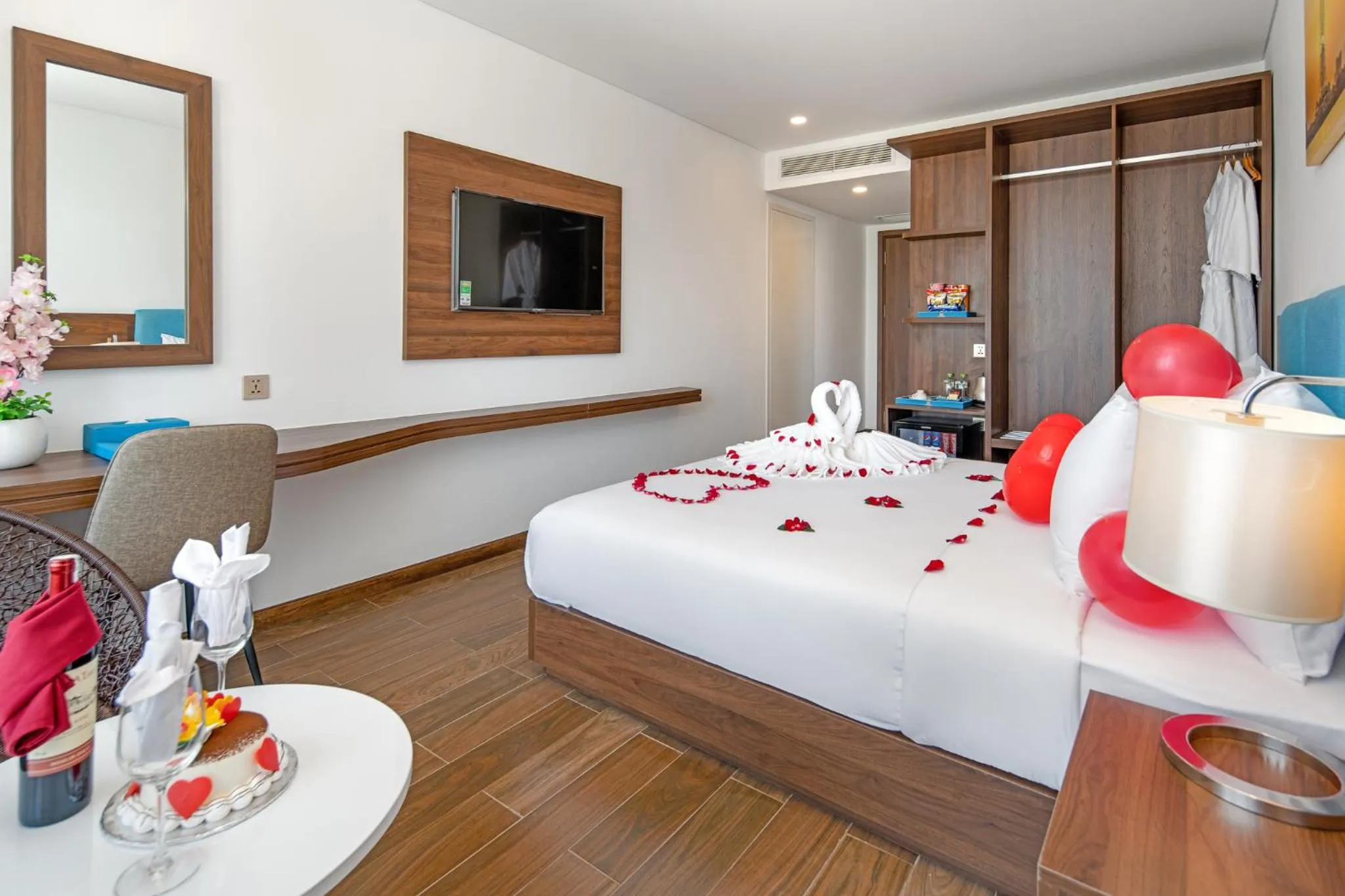 Photo of the whole room, Bed in Gold Plaza Hotel Da Nang