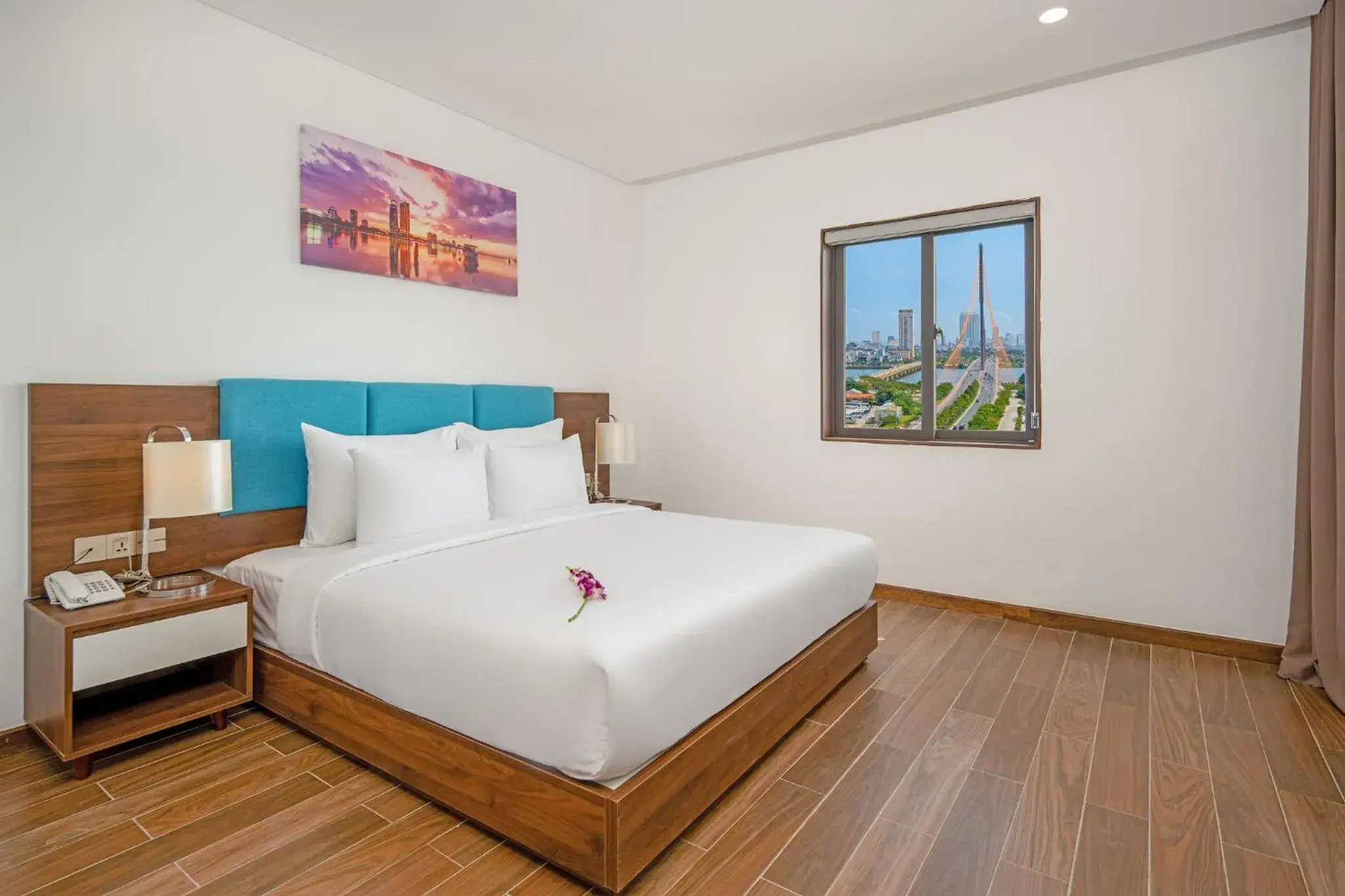 Deluxe Double Room with River View in Gold Plaza Hotel Da Nang Deluxe Double Room with River View in Gold Plaza Hotel Da Nang