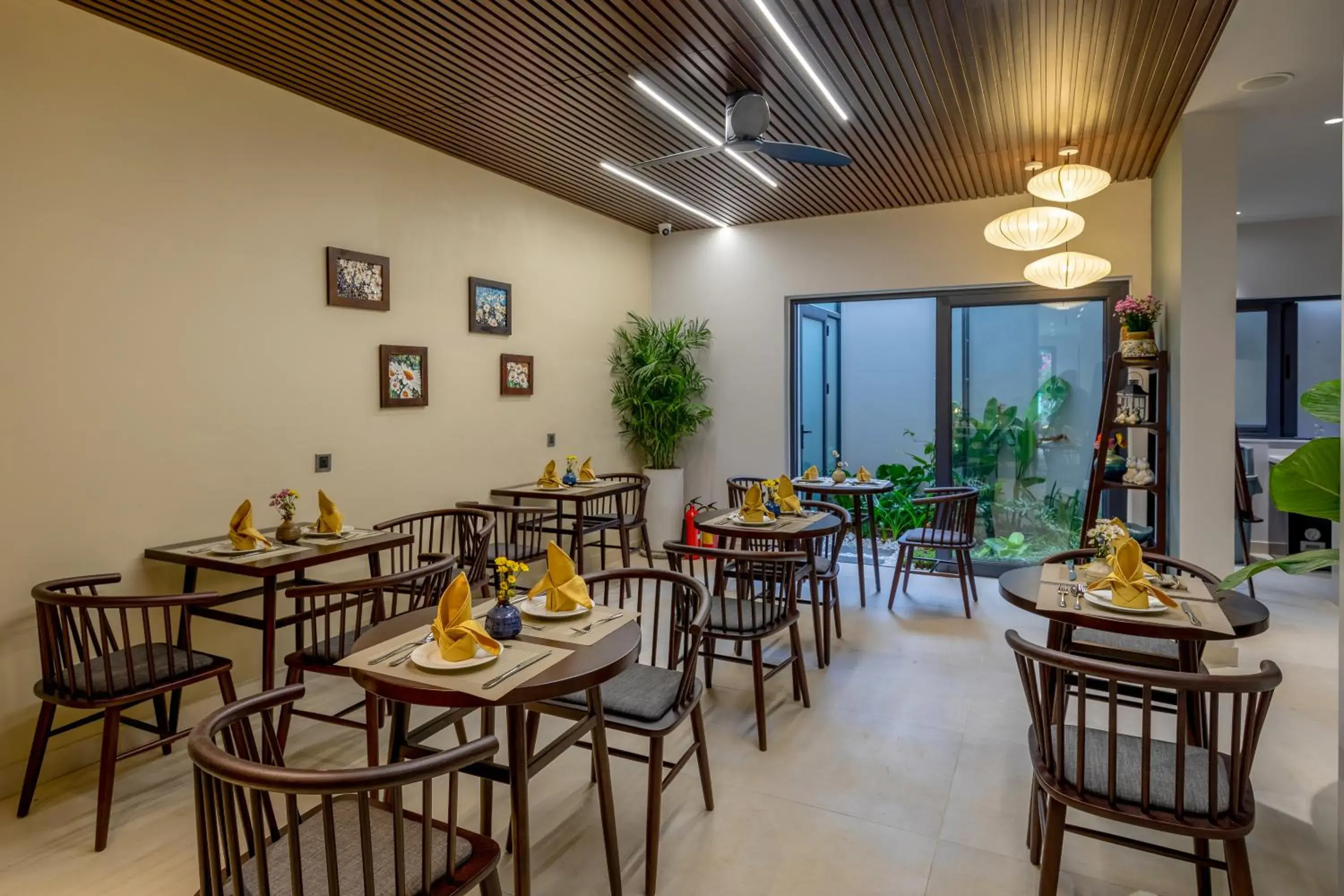 Restaurant/places to eat in Volar de Faifo Villa Restaurant/places to eat in Volar de Faifo Villa