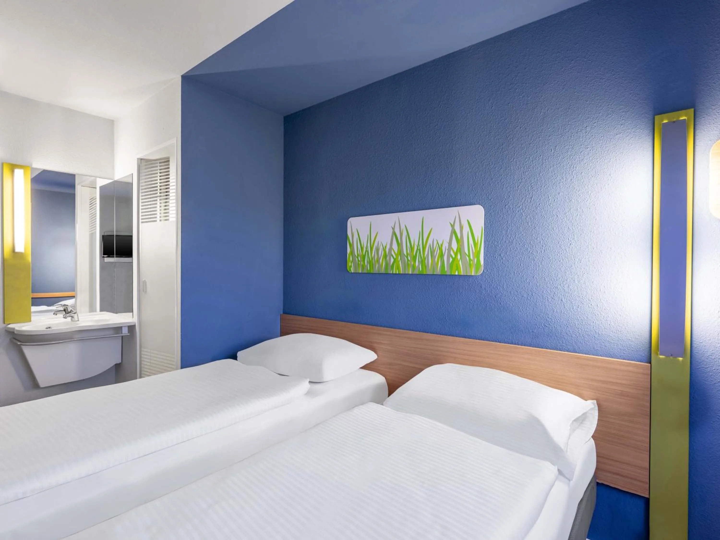 Bed in B&B HOTEL Düsseldorf-Hilden